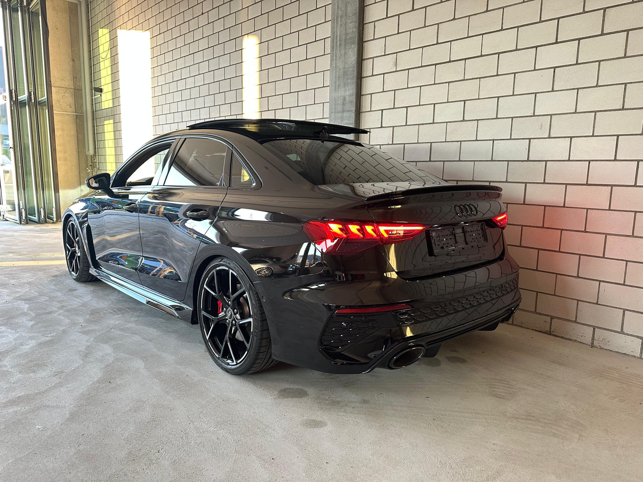 listing desktop thumbnail image 2