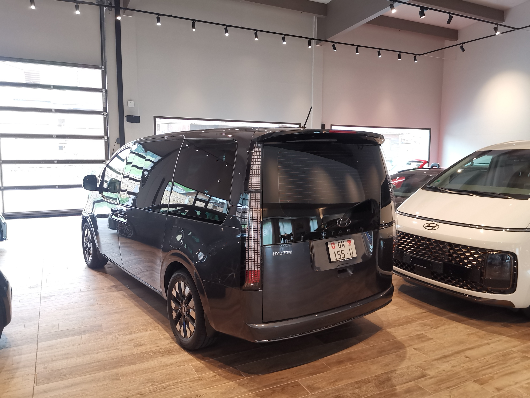 listing desktop thumbnail image 10