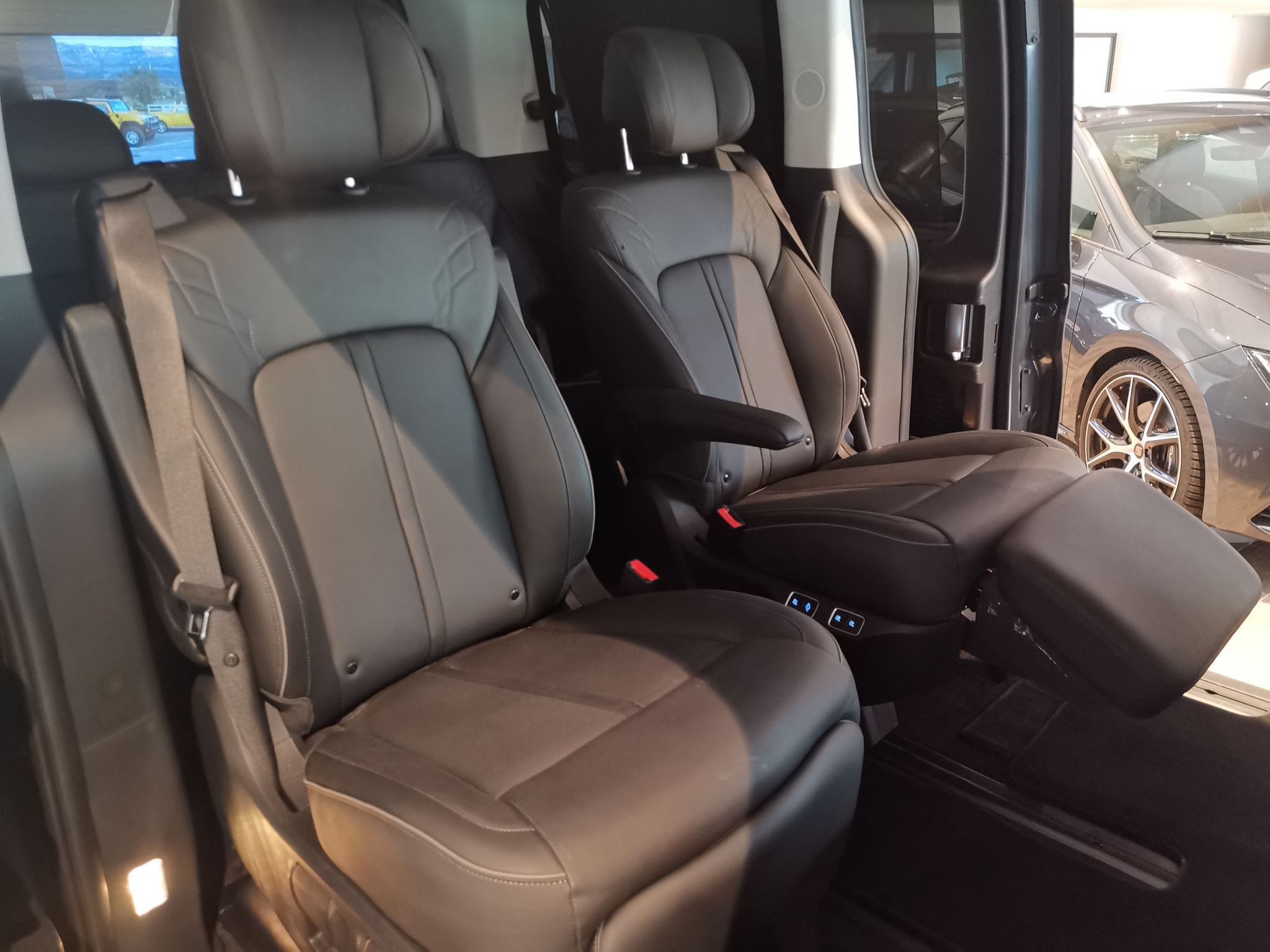 listing desktop thumbnail image 21