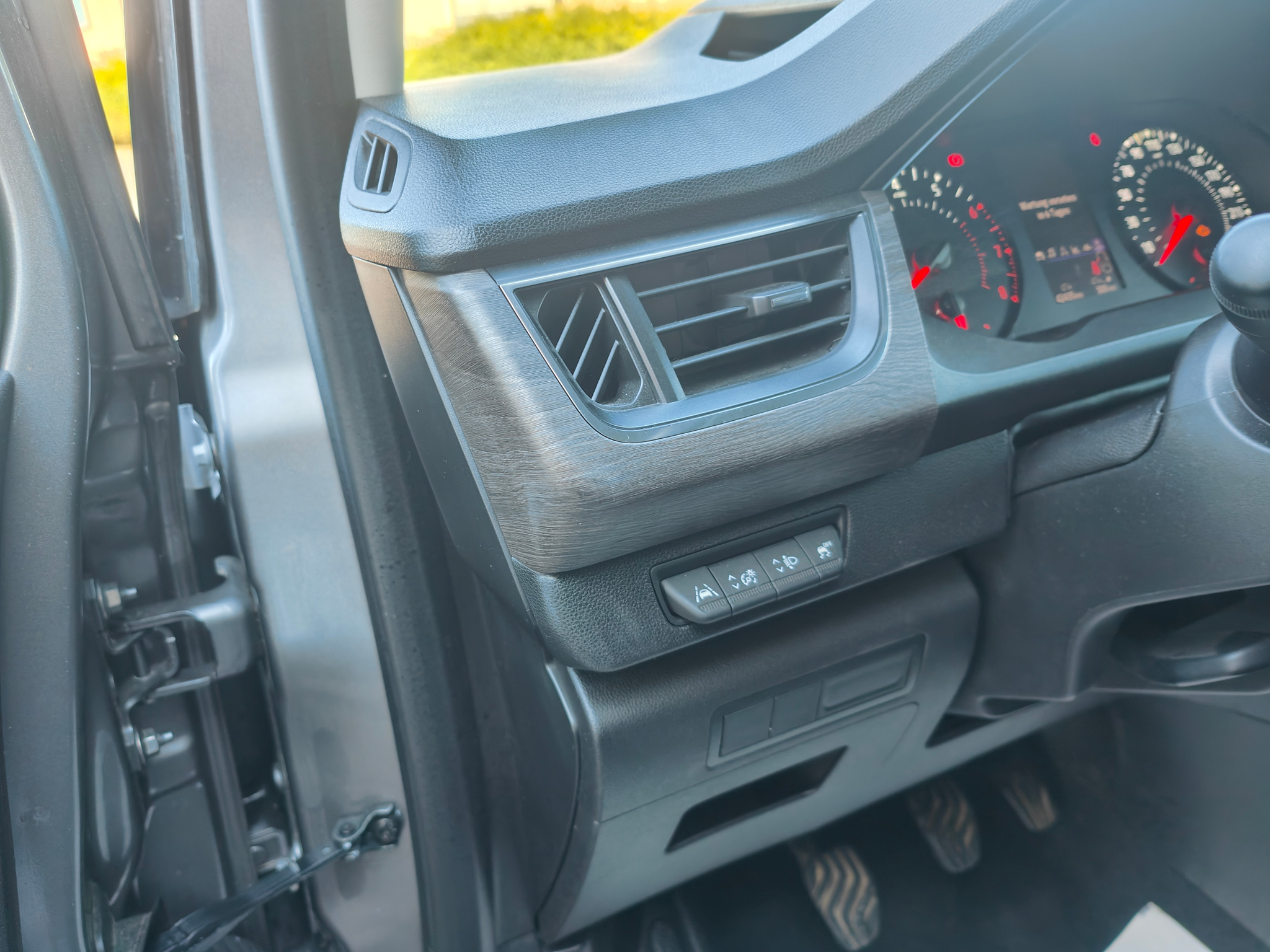 listing desktop thumbnail image 12