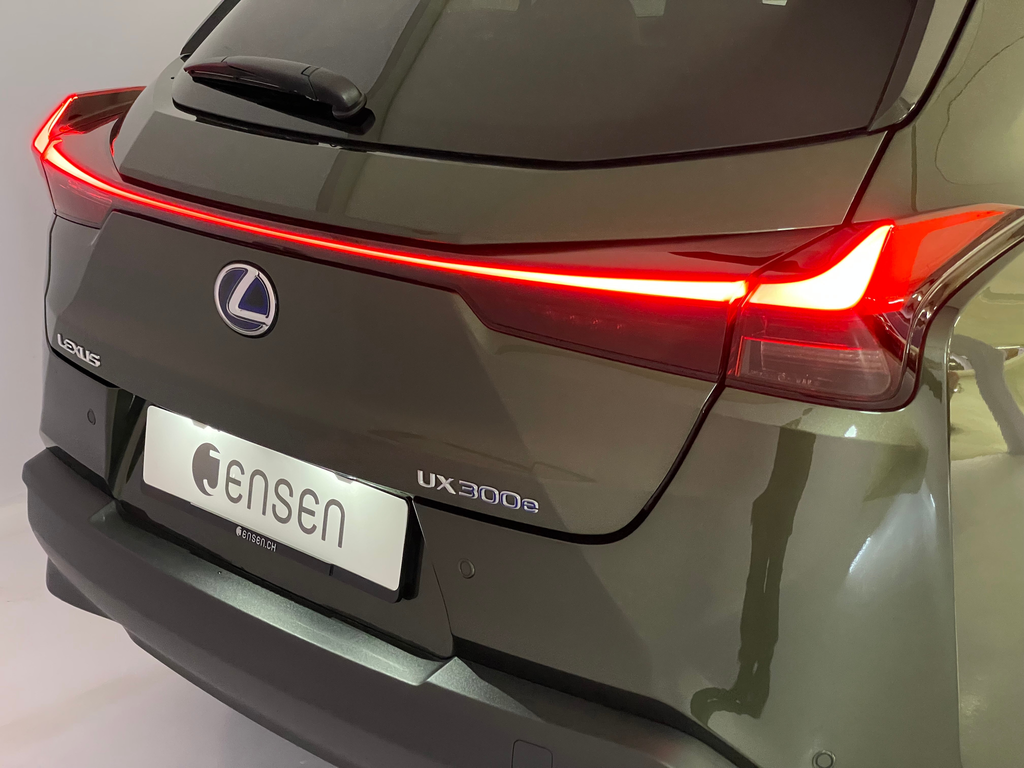 listing desktop thumbnail image 18