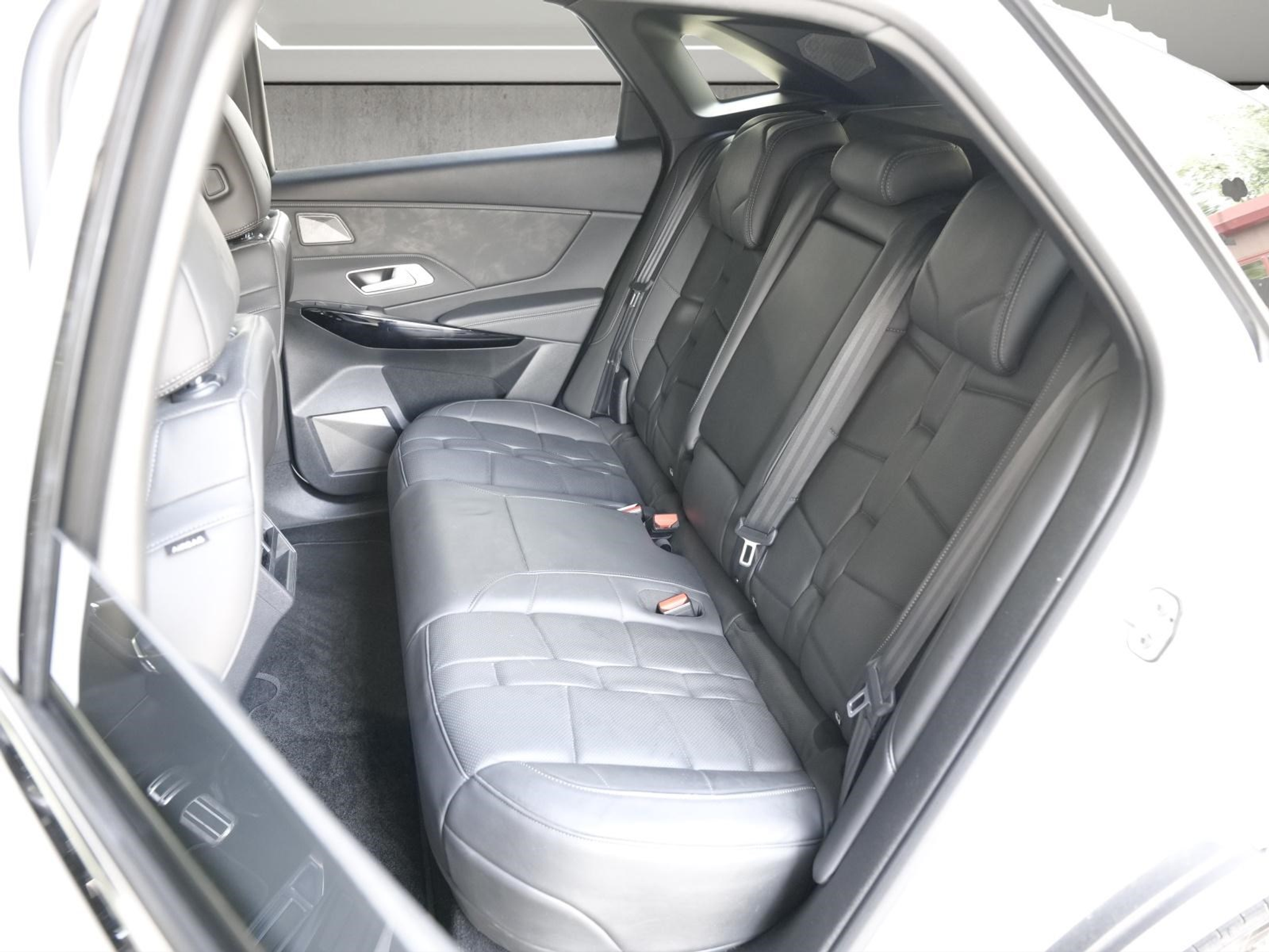 listing desktop thumbnail image 12