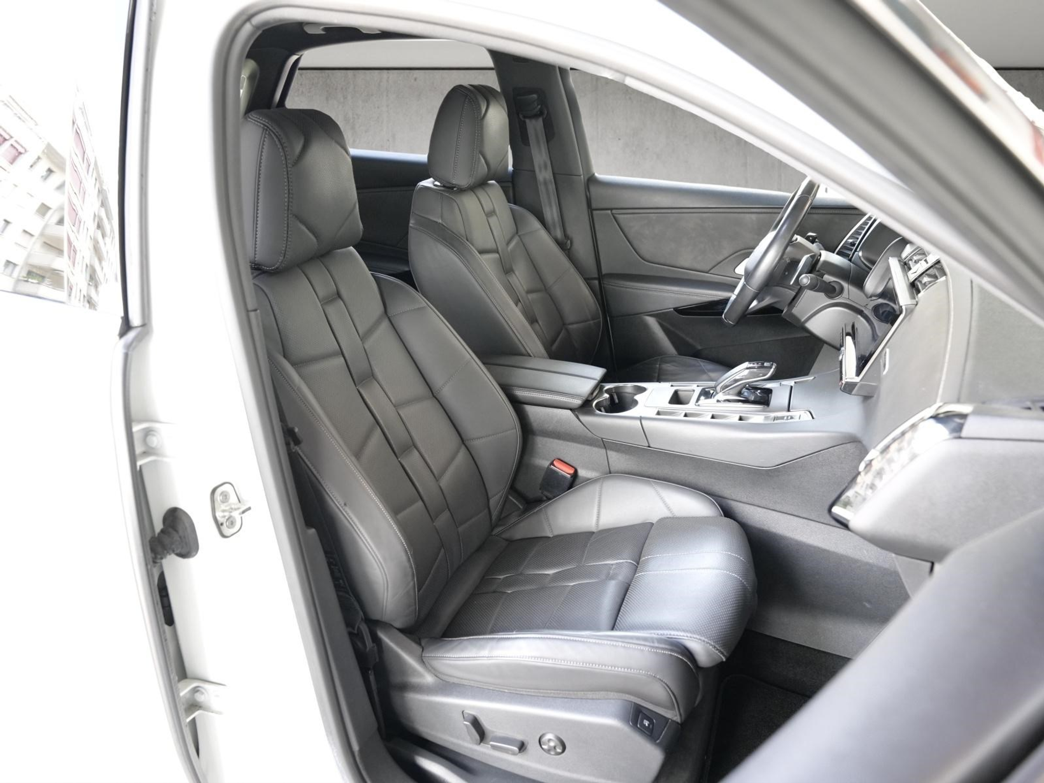 listing desktop thumbnail image 13