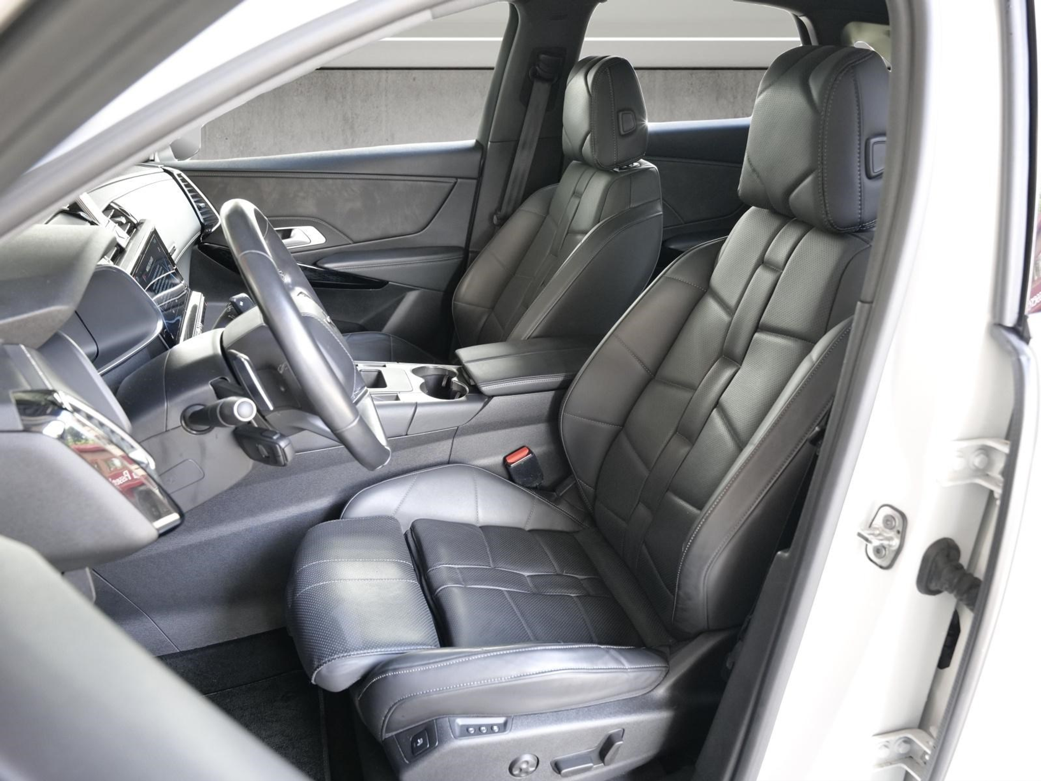 listing desktop thumbnail image 8