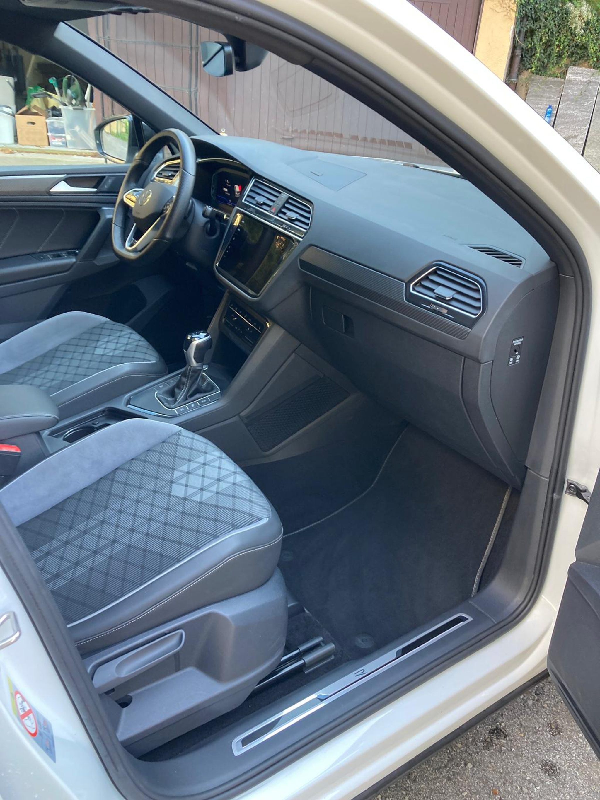 listing desktop thumbnail image 11