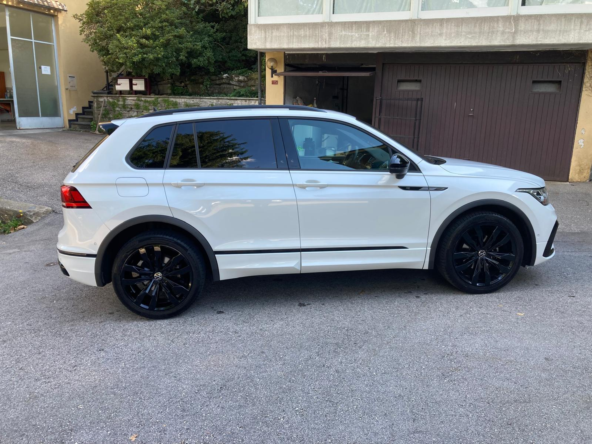 listing desktop thumbnail image 7