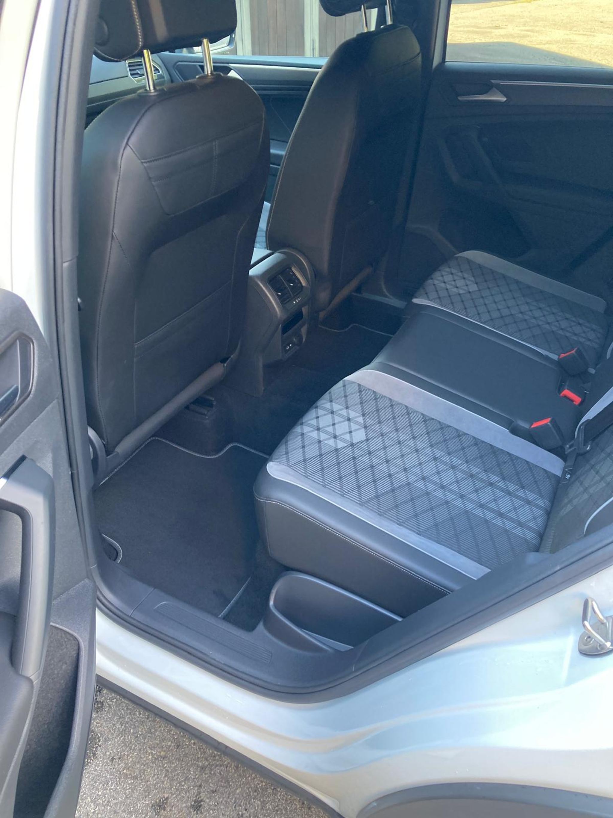 listing desktop thumbnail image 9