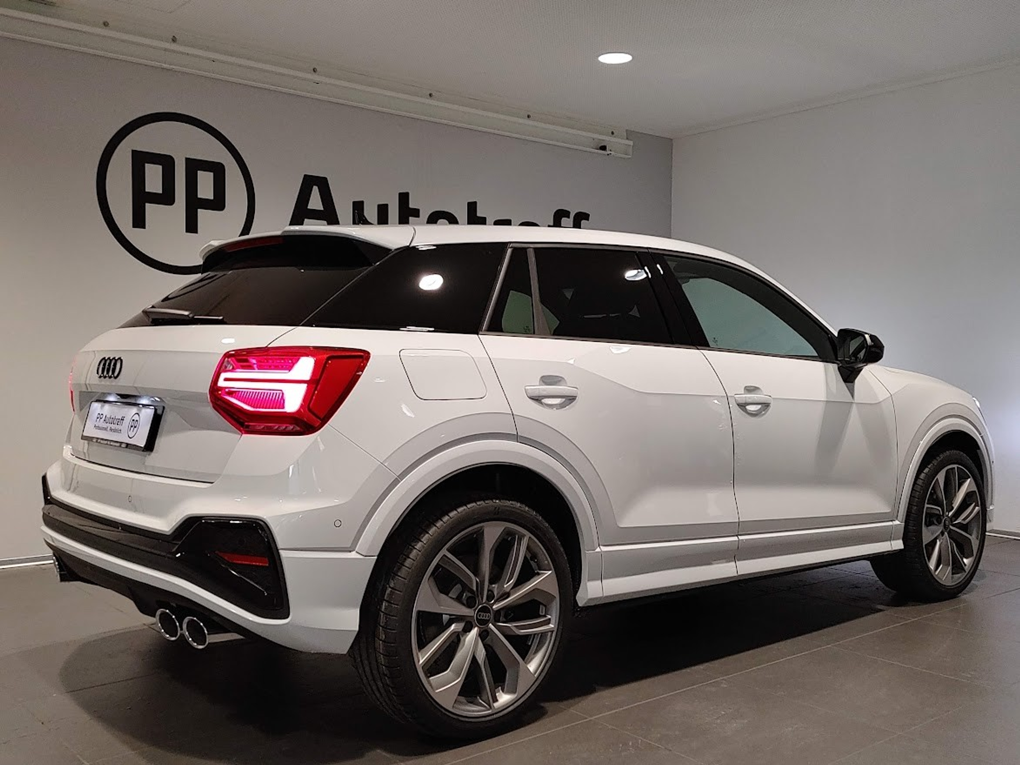 listing desktop thumbnail image 13