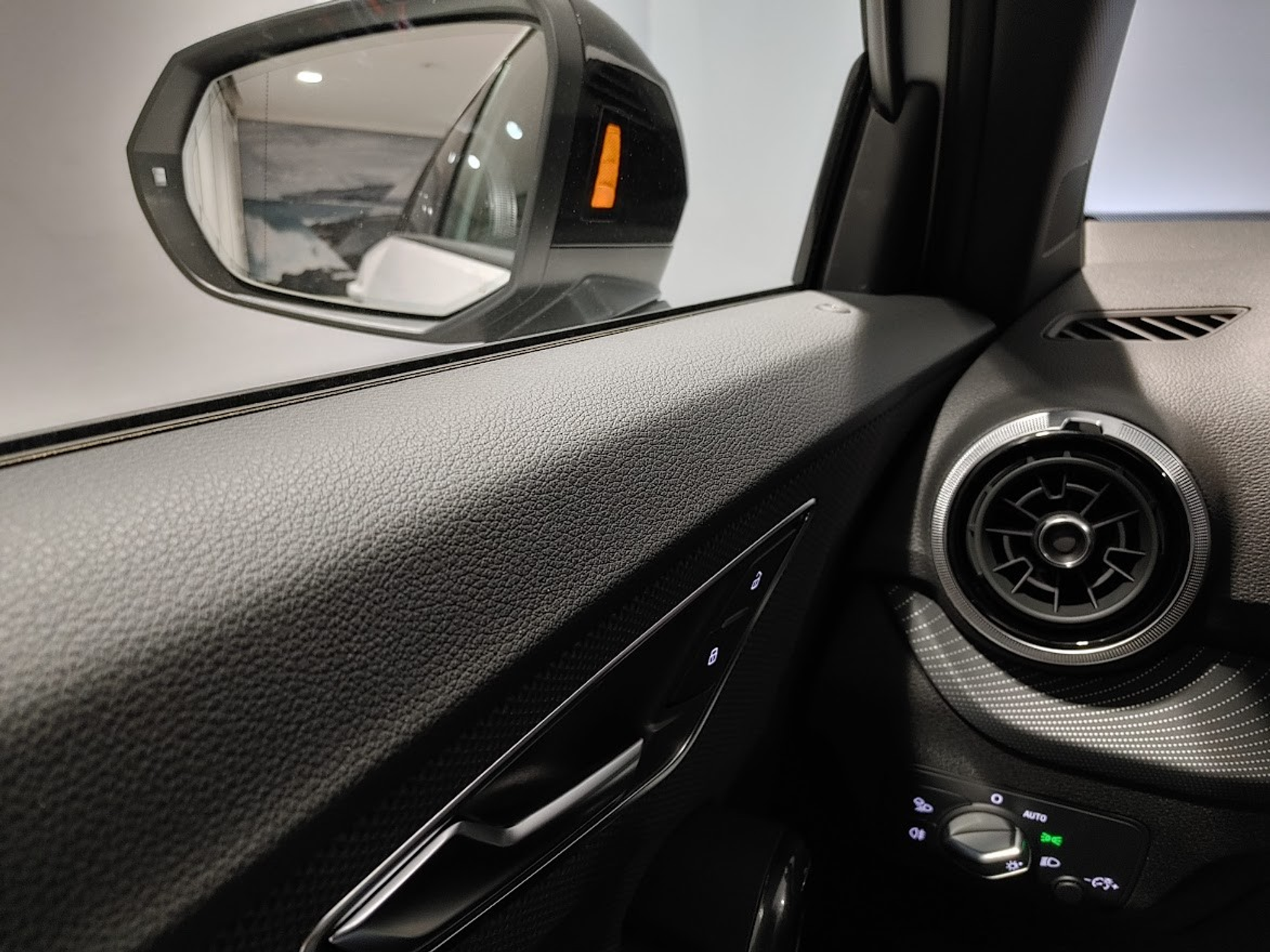 listing desktop thumbnail image 7