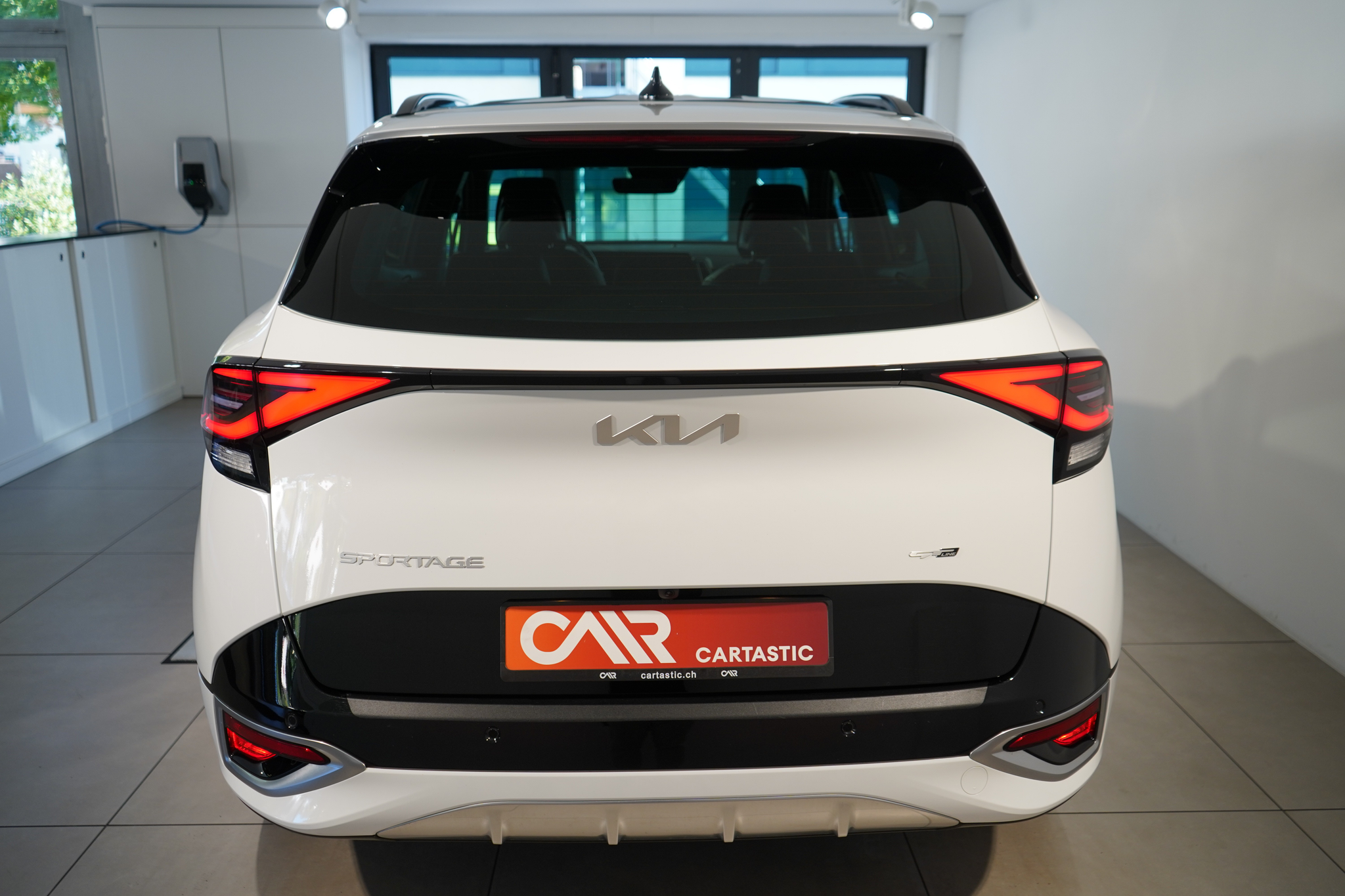 listing desktop thumbnail image 3