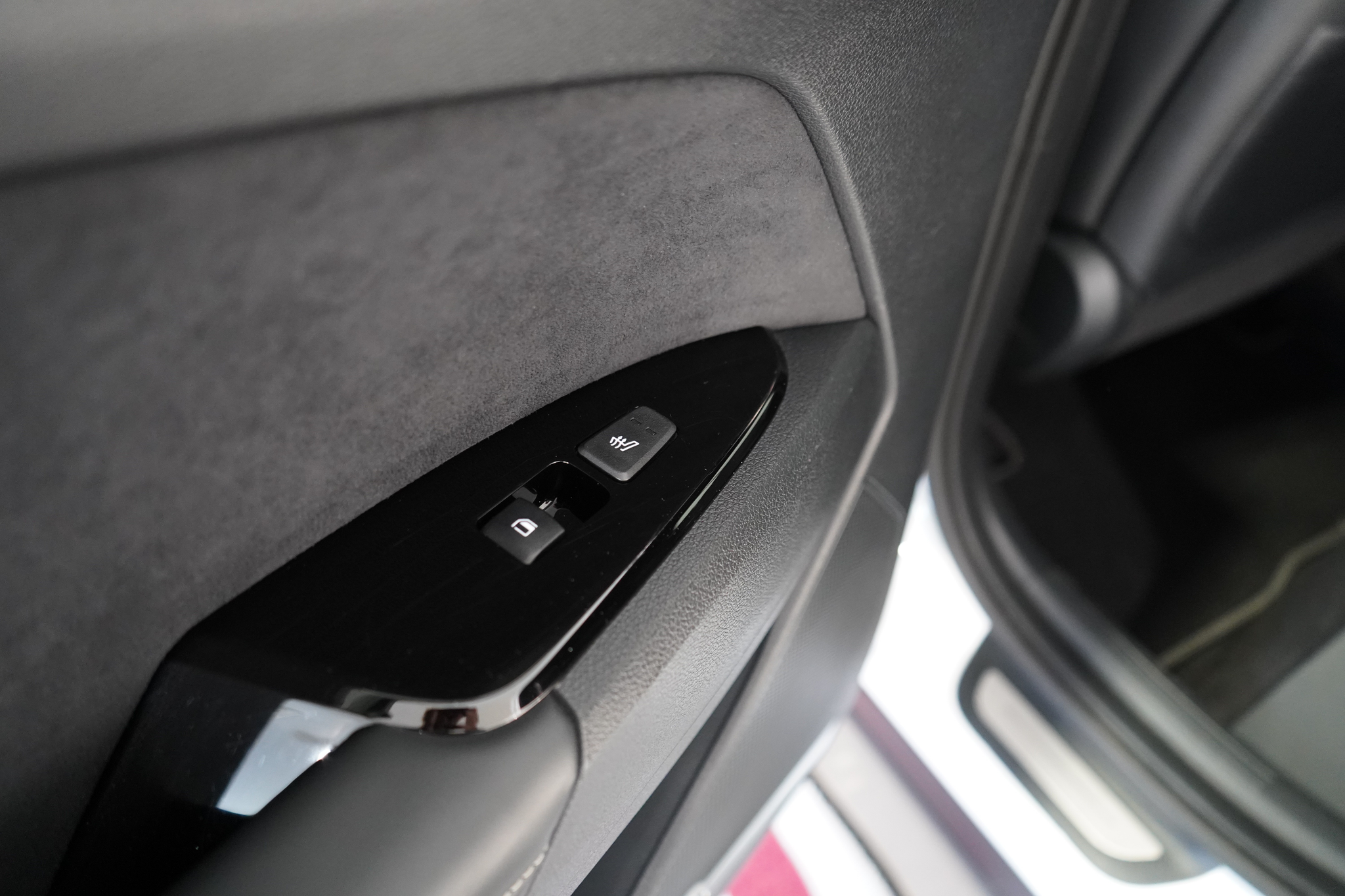 listing desktop thumbnail image 15