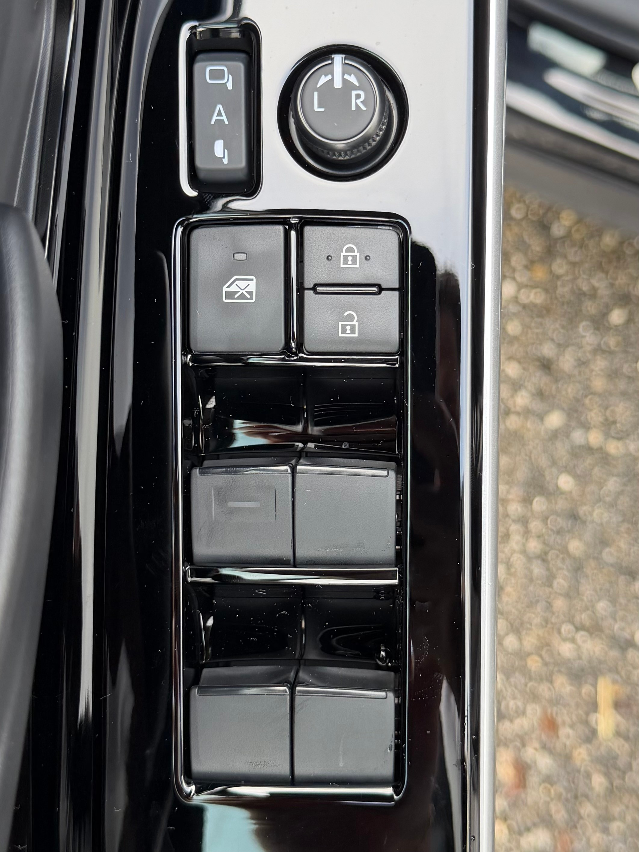 listing desktop thumbnail image 17