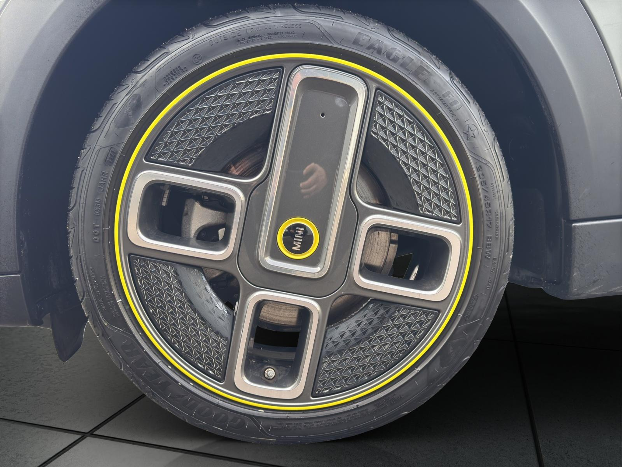 listing desktop thumbnail image 9