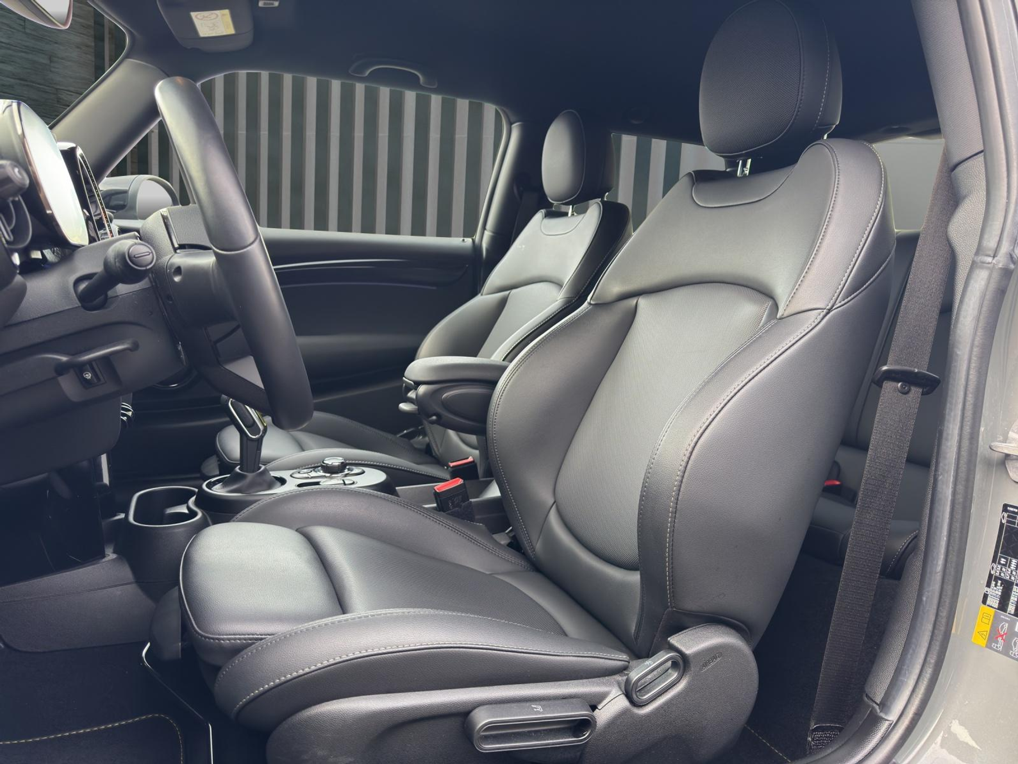 listing desktop thumbnail image 16