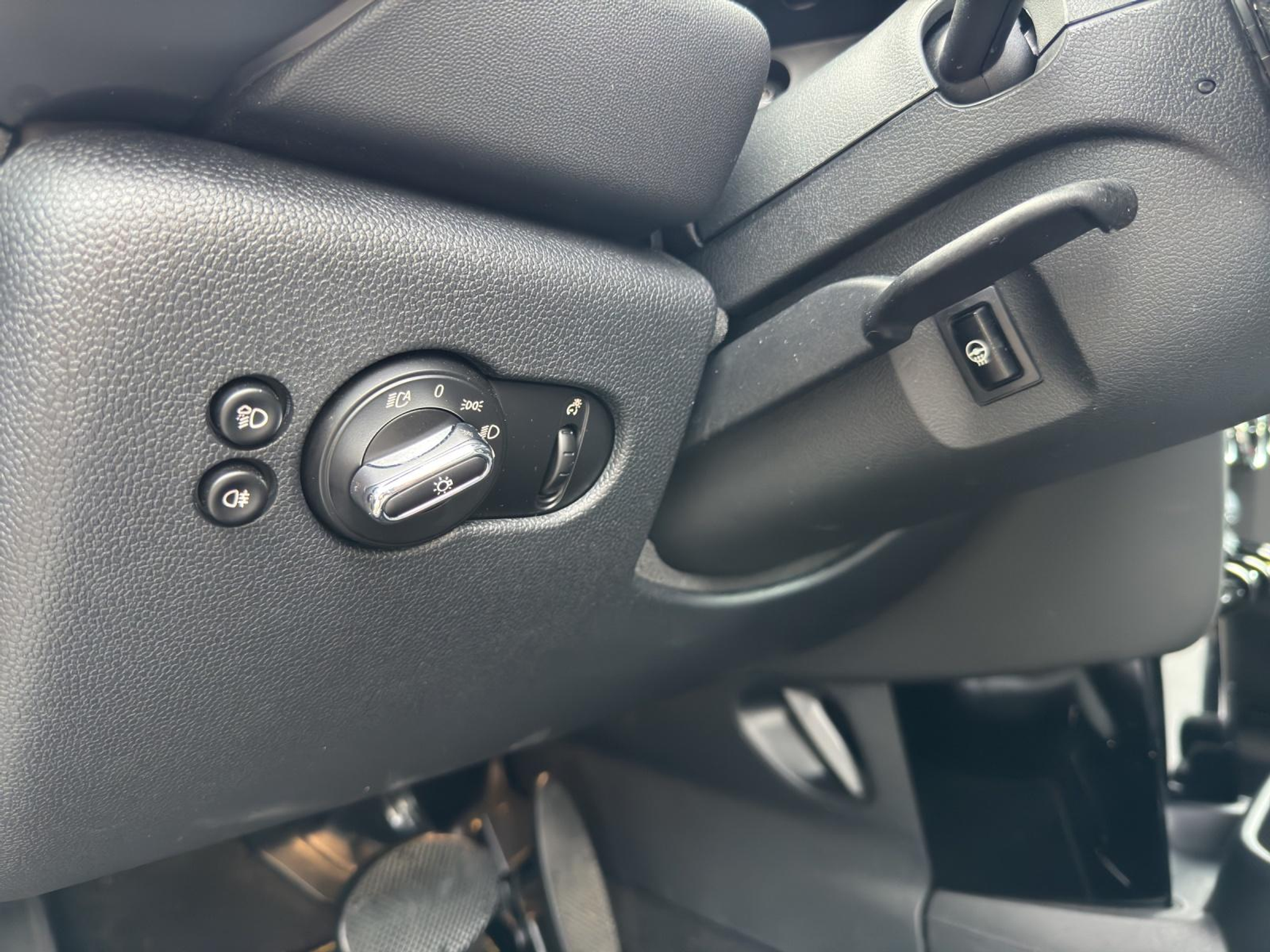 listing desktop thumbnail image 14