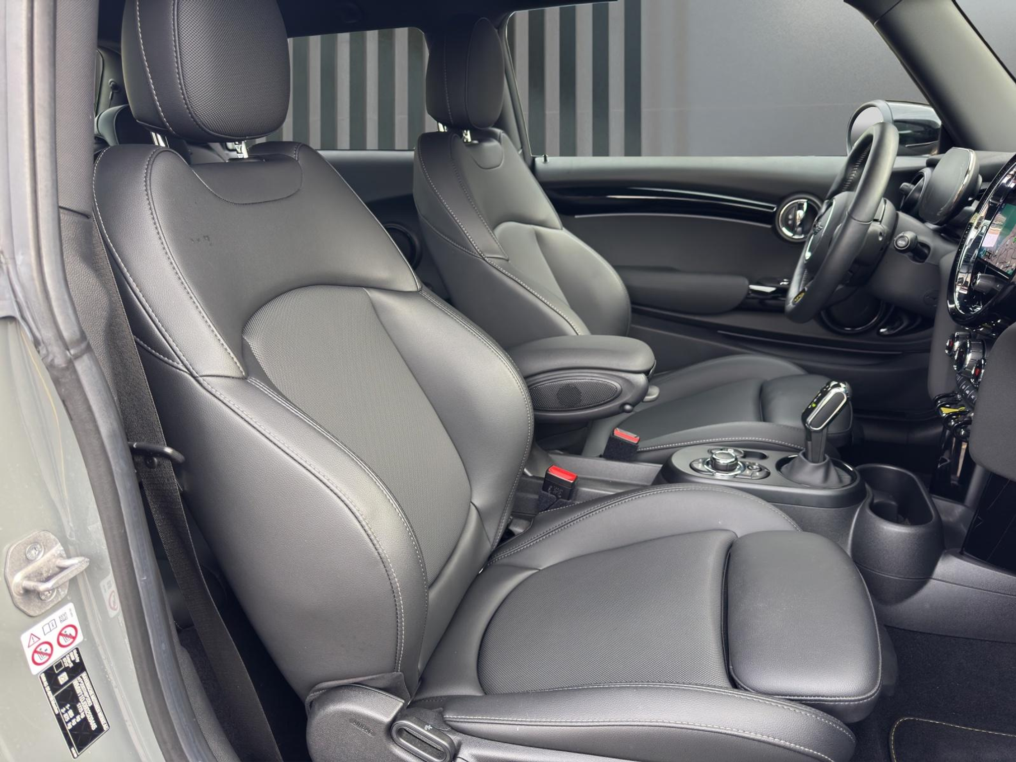 listing desktop thumbnail image 18