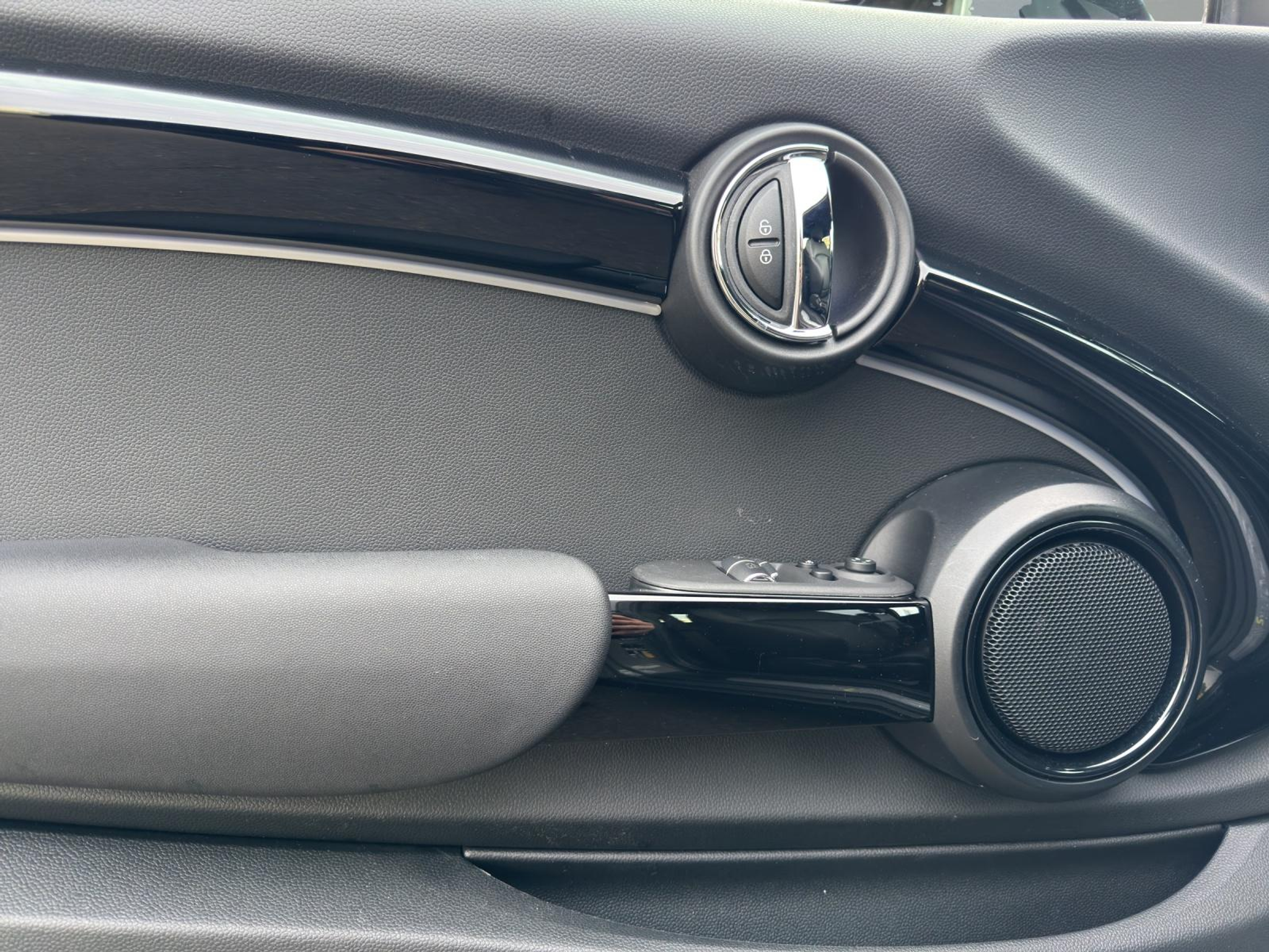 listing desktop thumbnail image 21