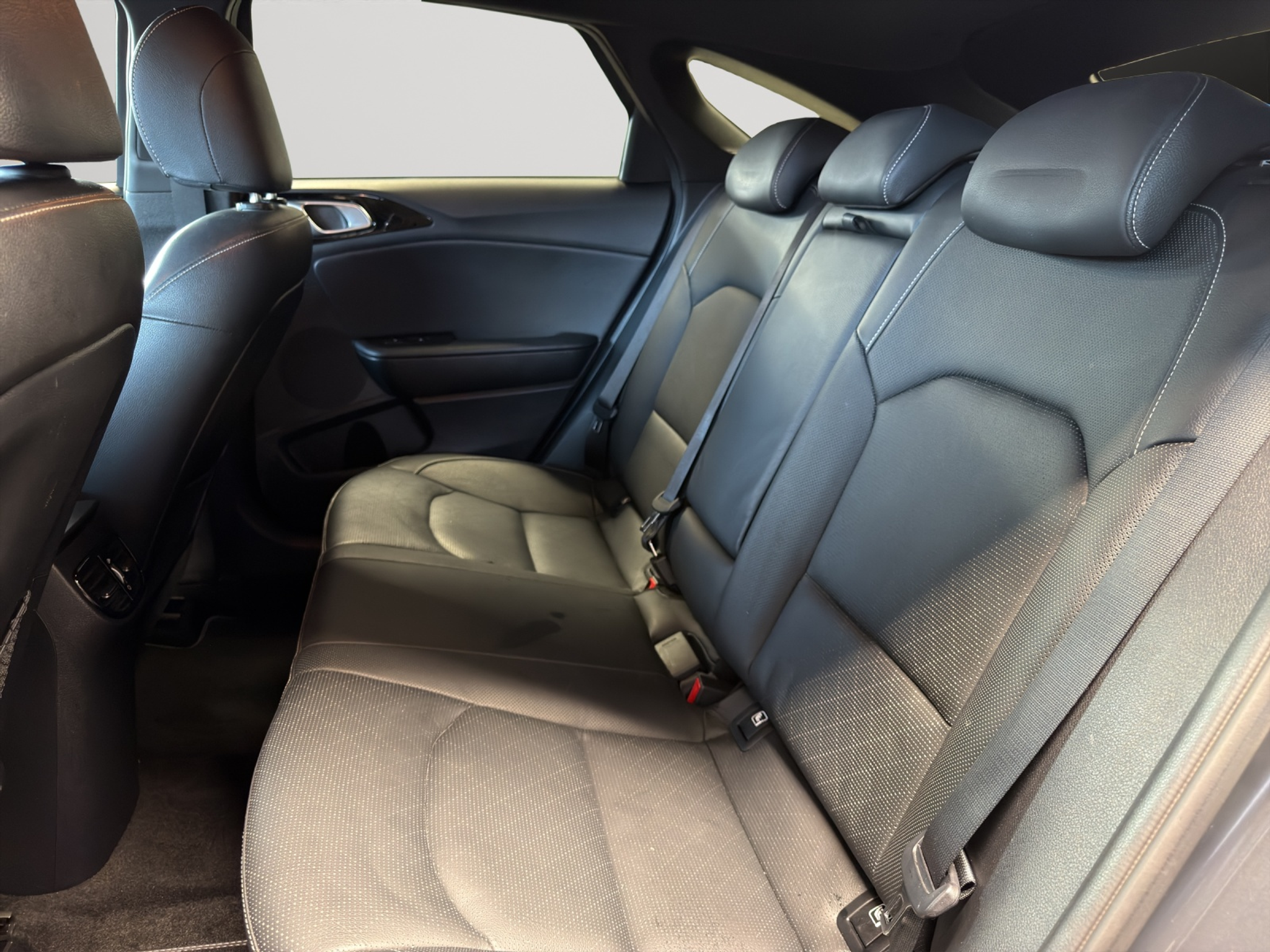 listing desktop thumbnail image 12