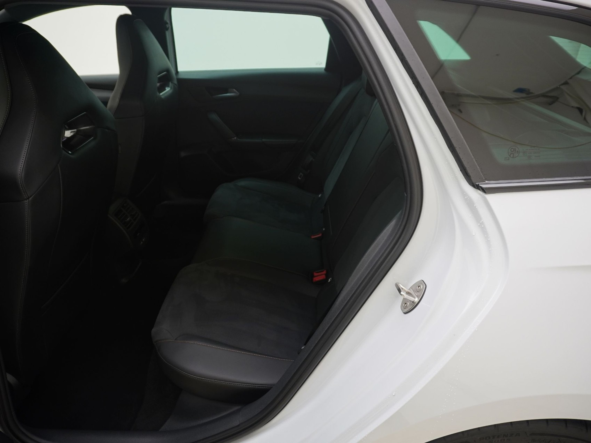 listing desktop thumbnail image 15