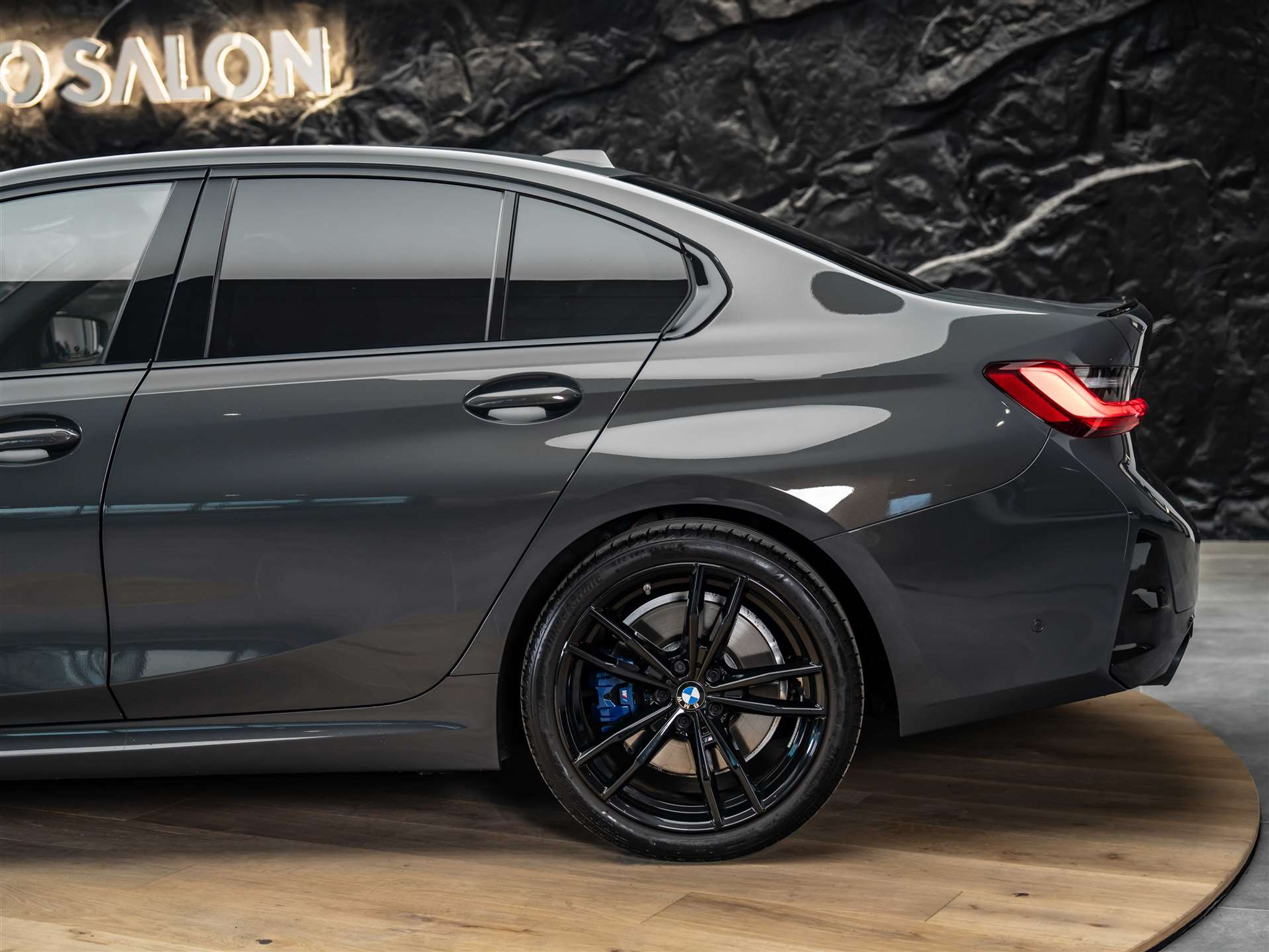 listing desktop thumbnail image 17