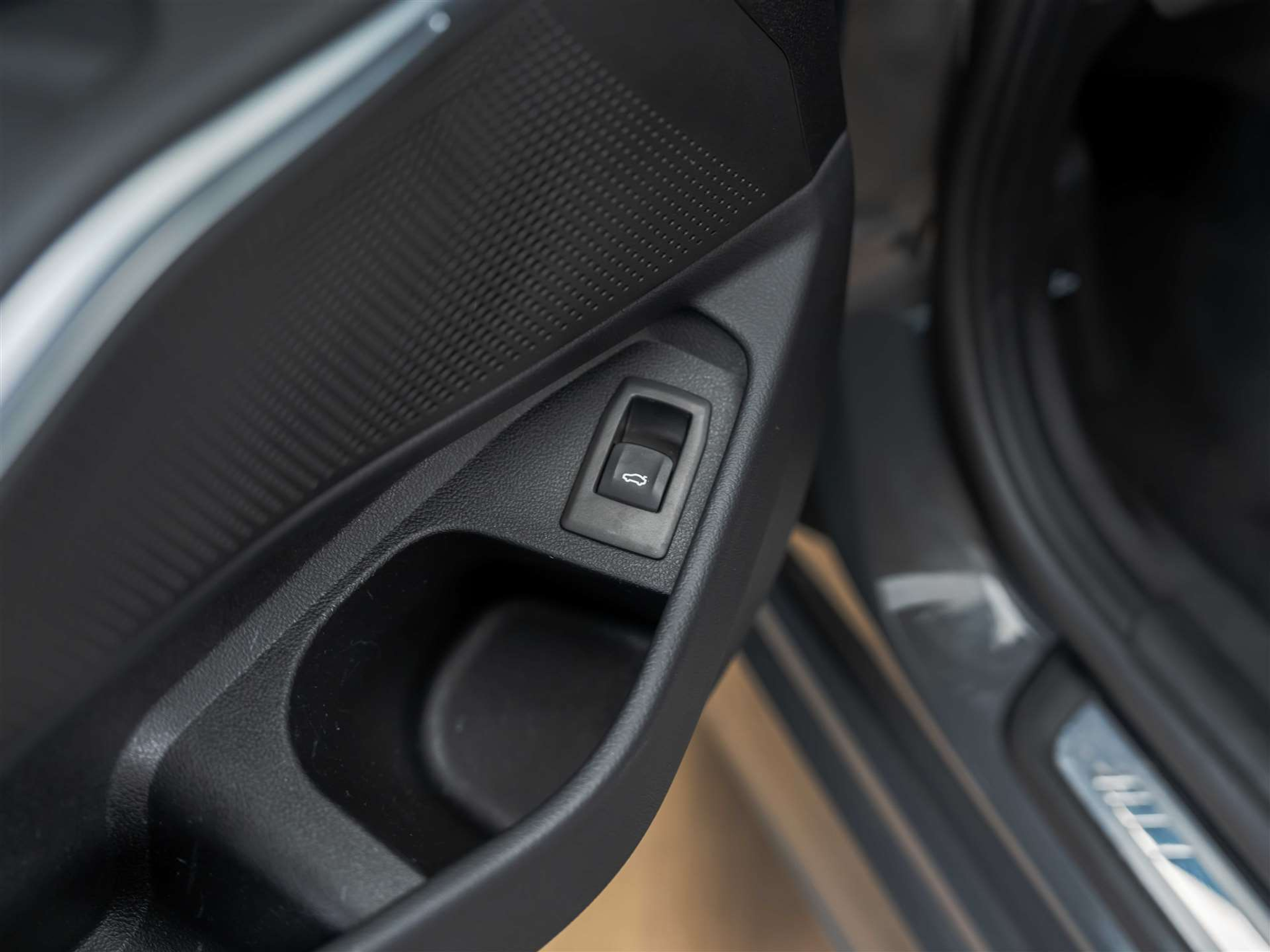 listing desktop thumbnail image 20