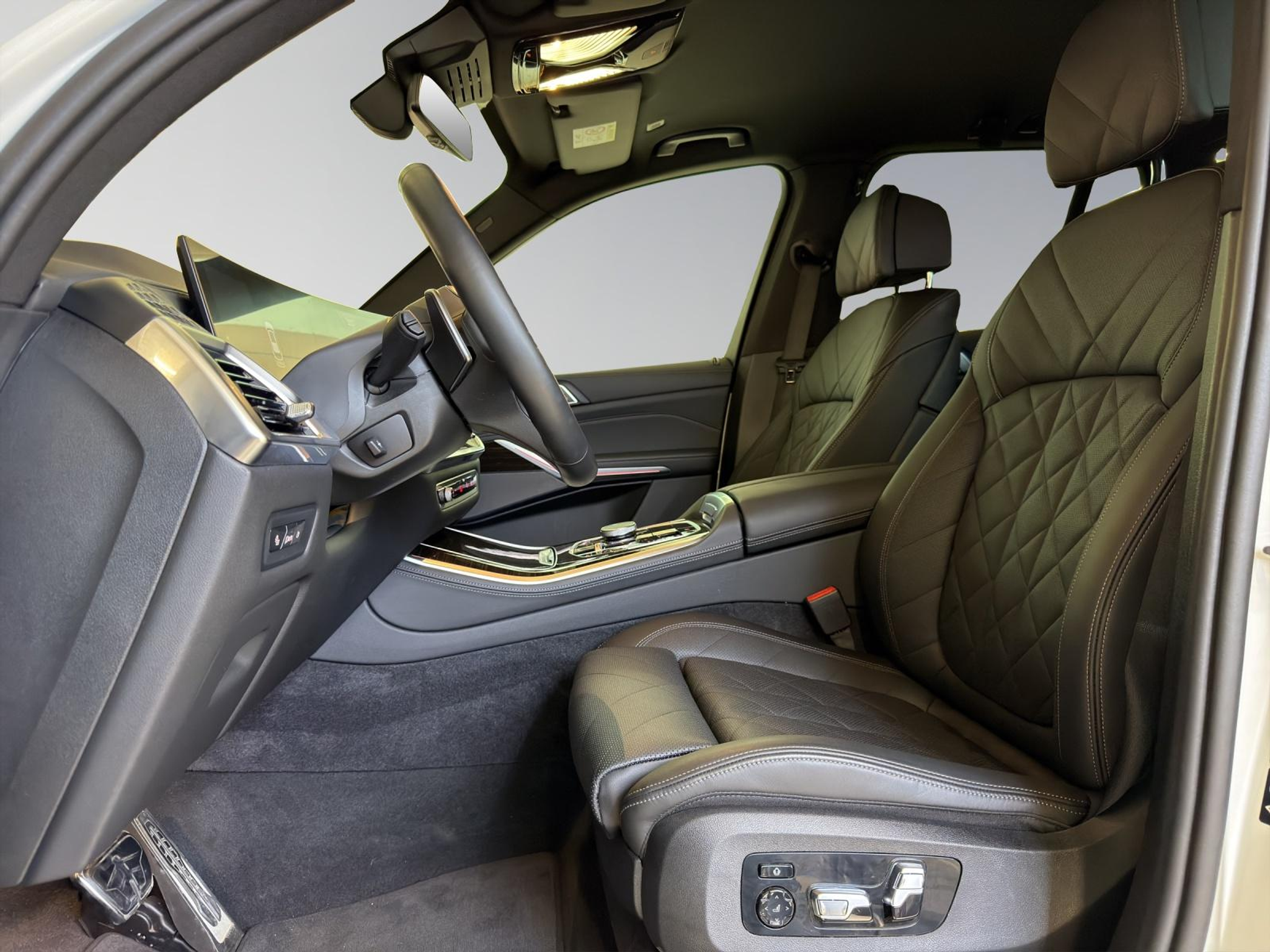 listing desktop thumbnail image 10