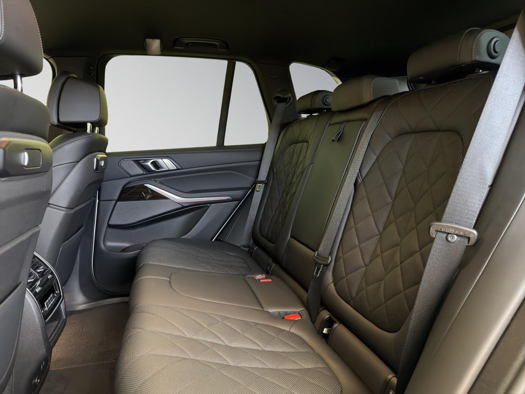 listing desktop thumbnail image 15