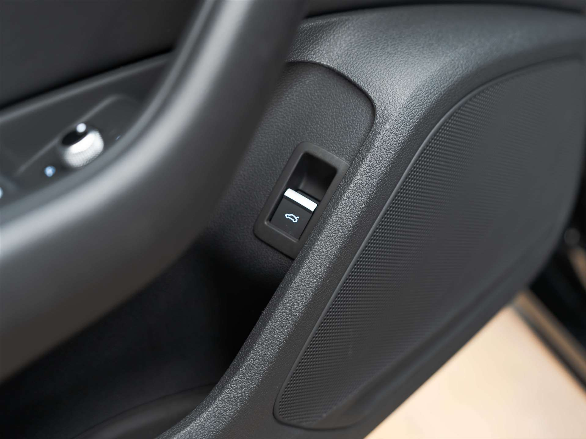 listing desktop thumbnail image 22