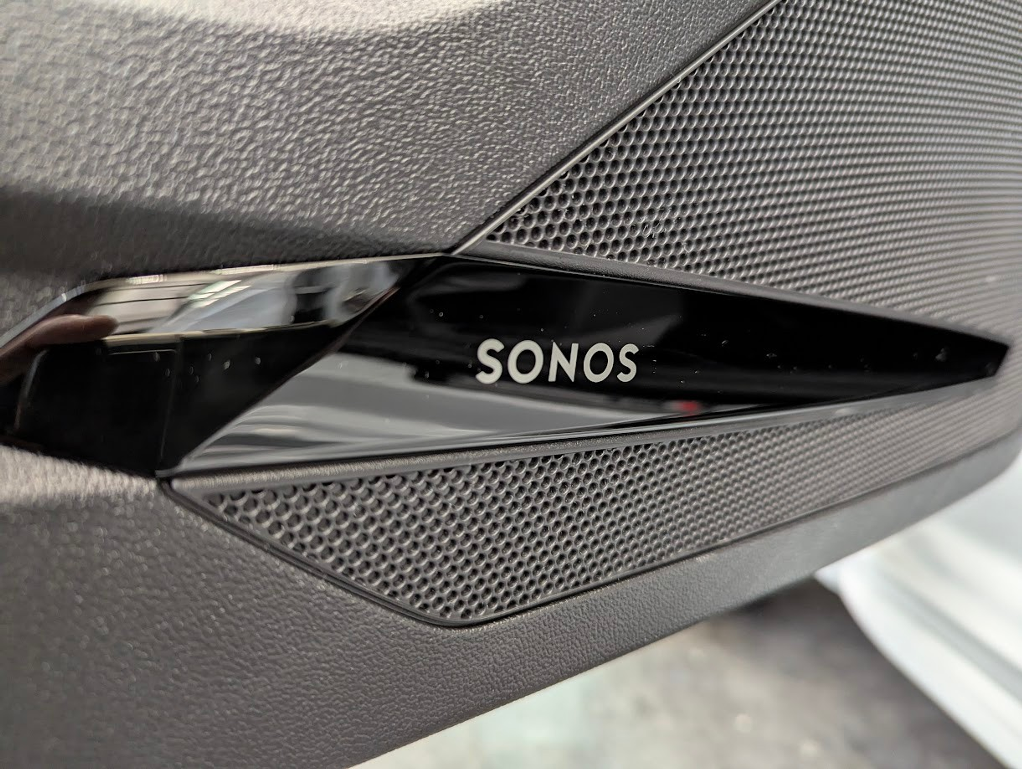 listing desktop thumbnail image 4