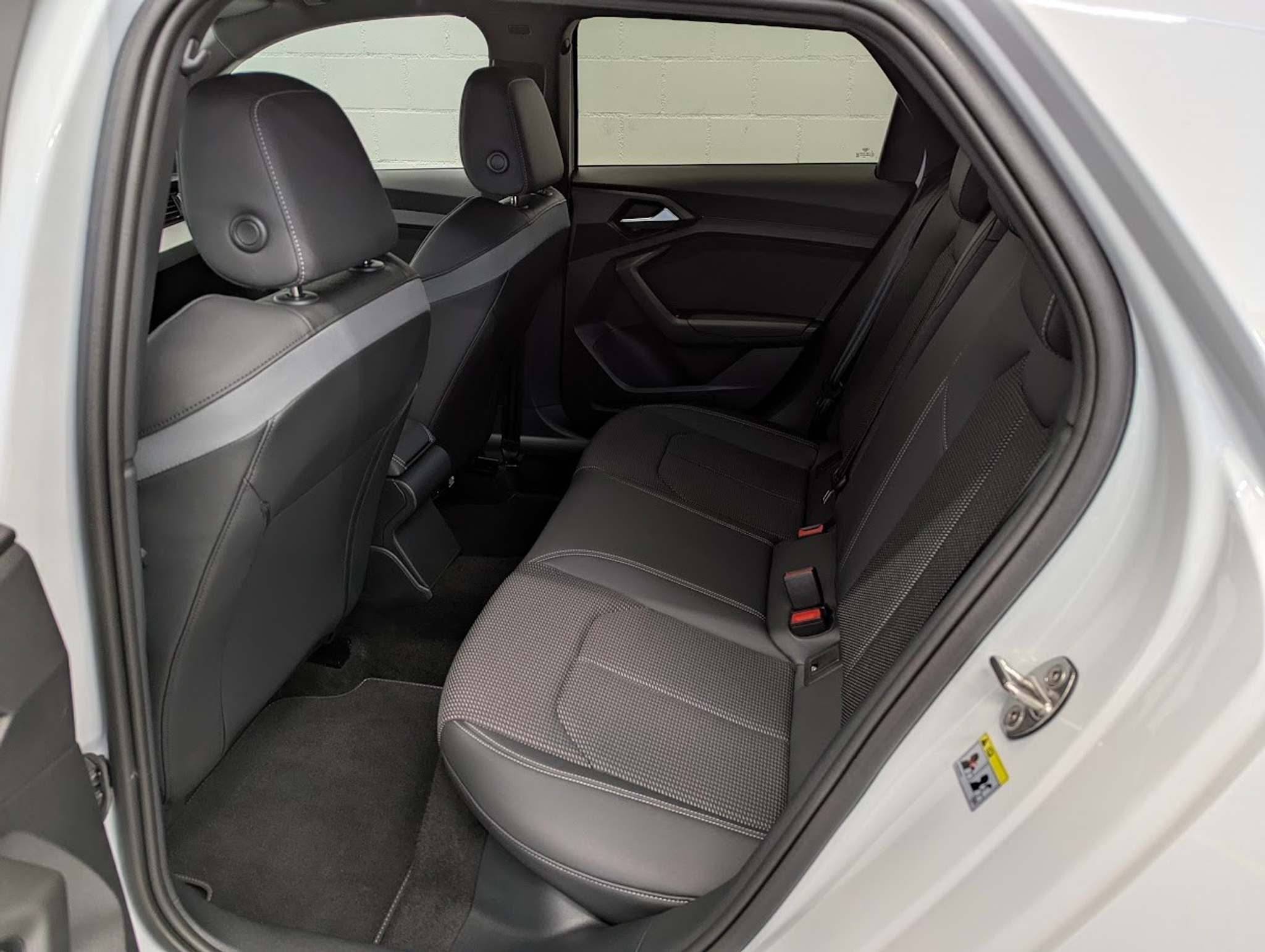 listing desktop thumbnail image 27