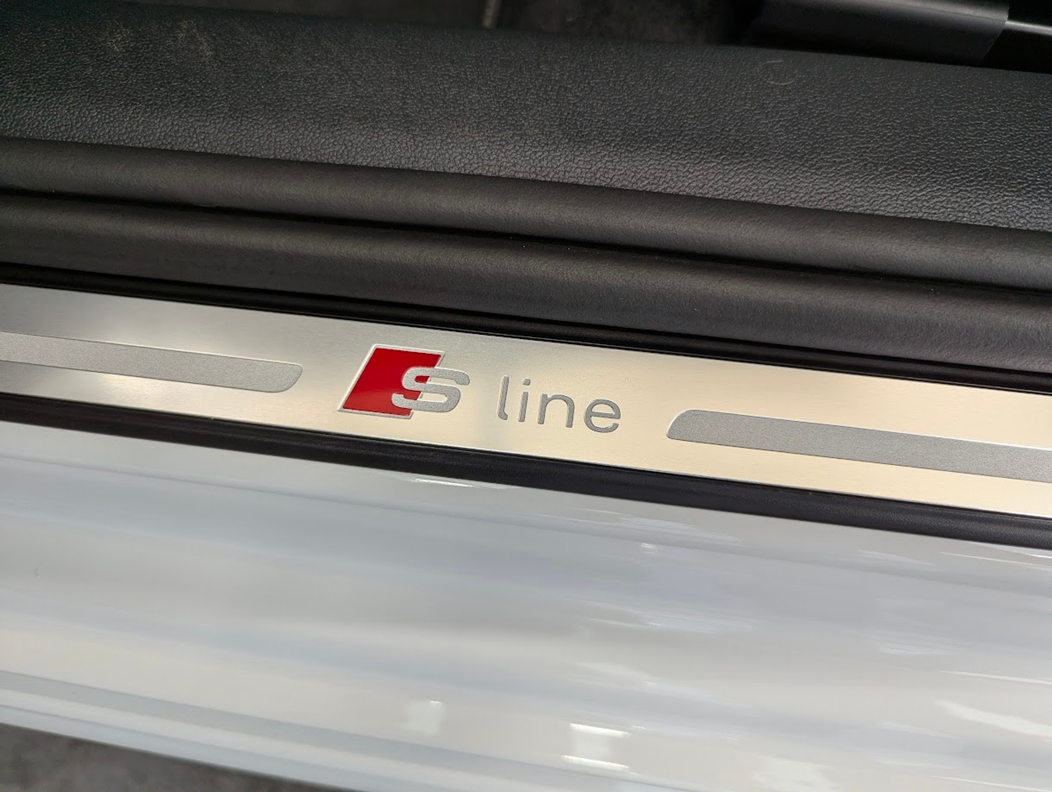 listing desktop thumbnail image 3