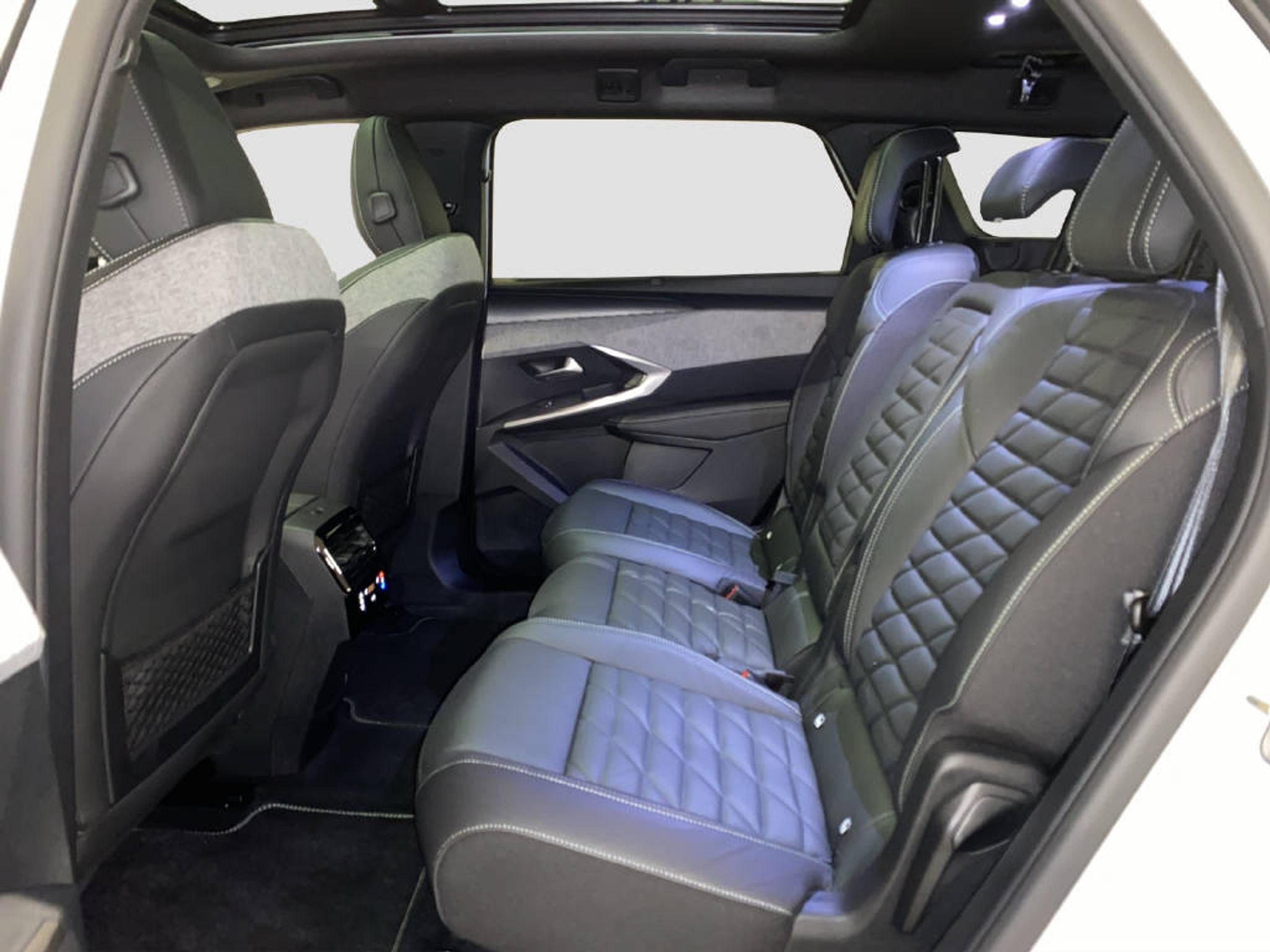 listing desktop thumbnail image 11