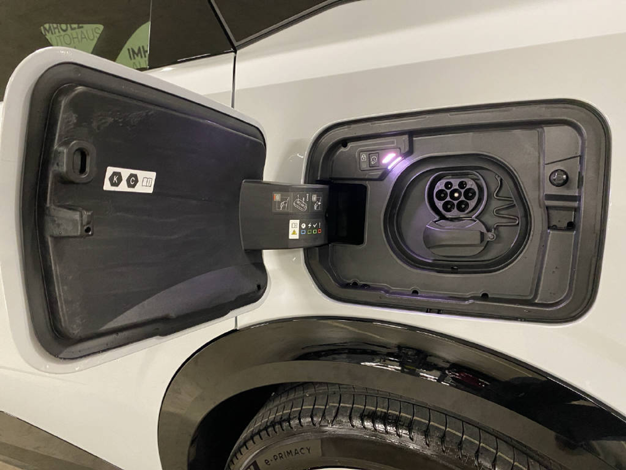 listing desktop thumbnail image 16