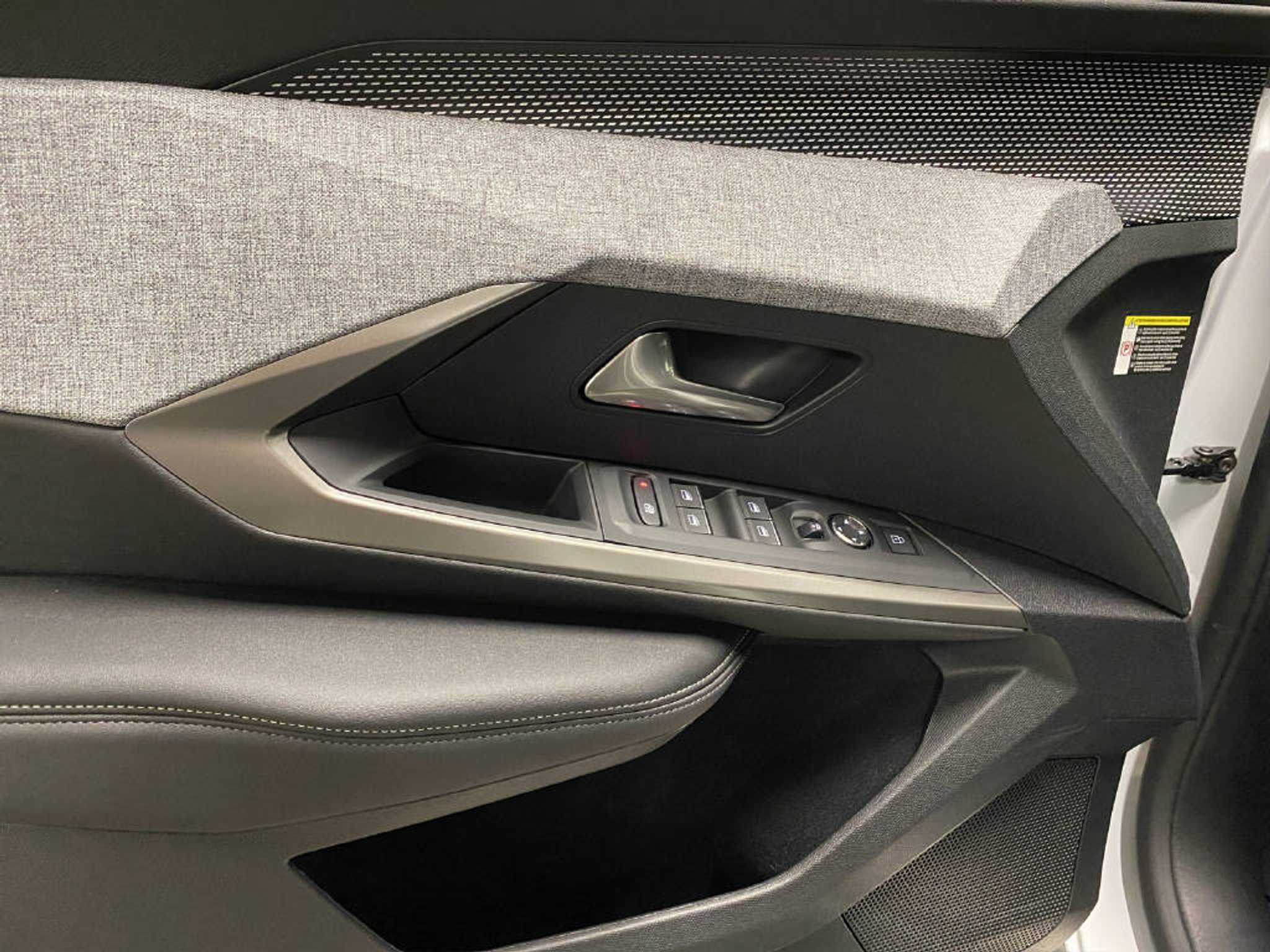 listing desktop thumbnail image 10