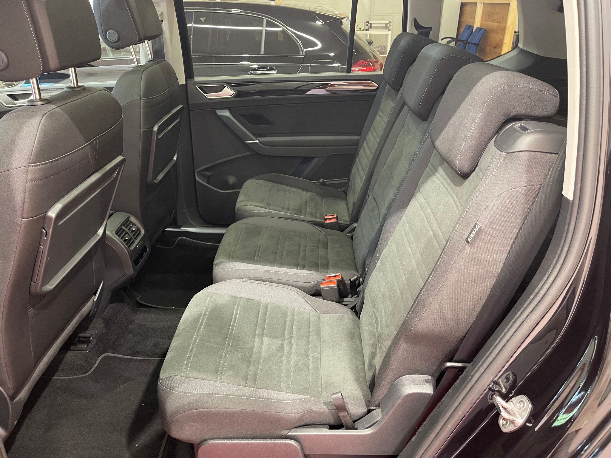 listing desktop thumbnail image 11