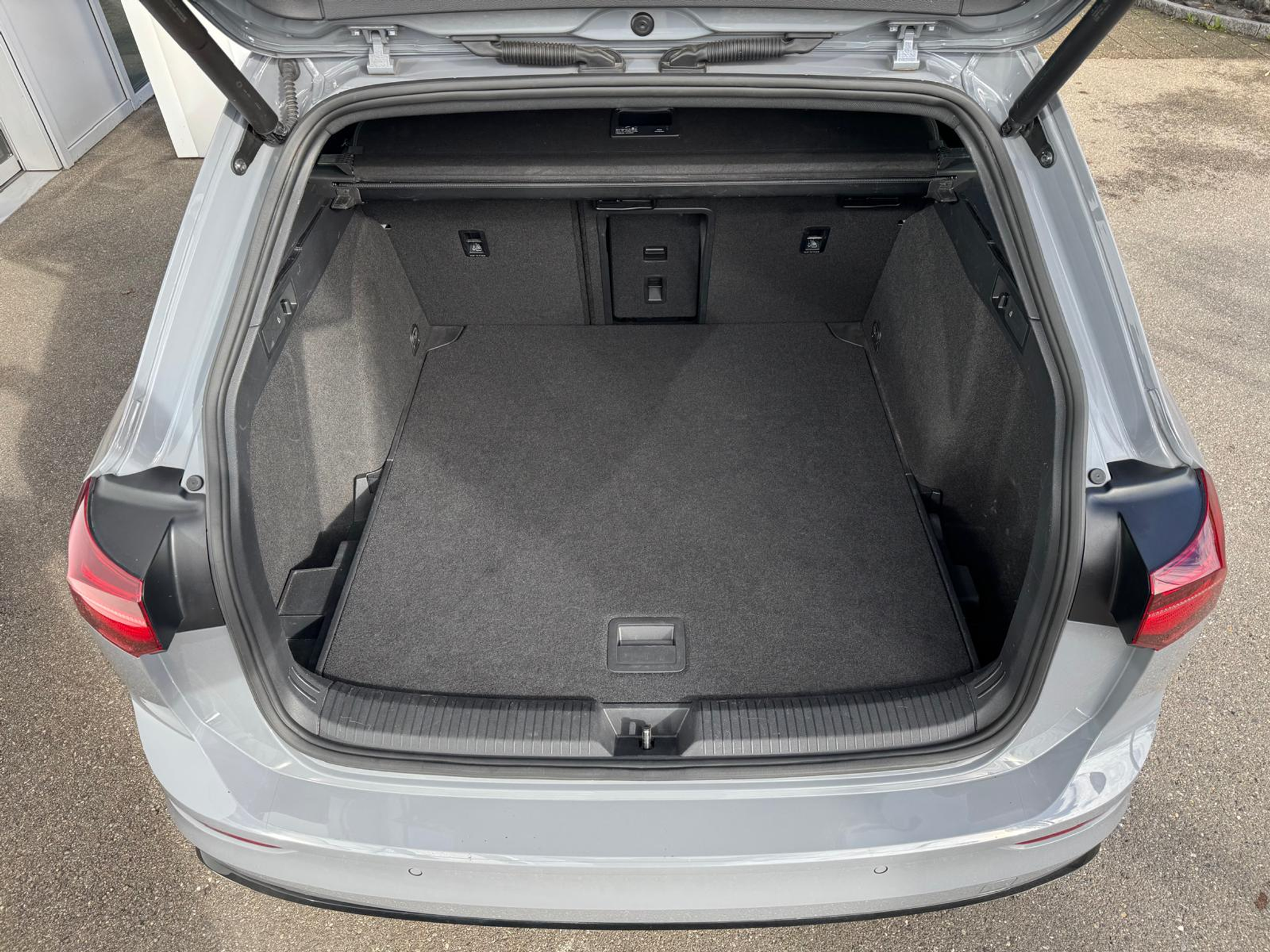 listing desktop thumbnail image 5