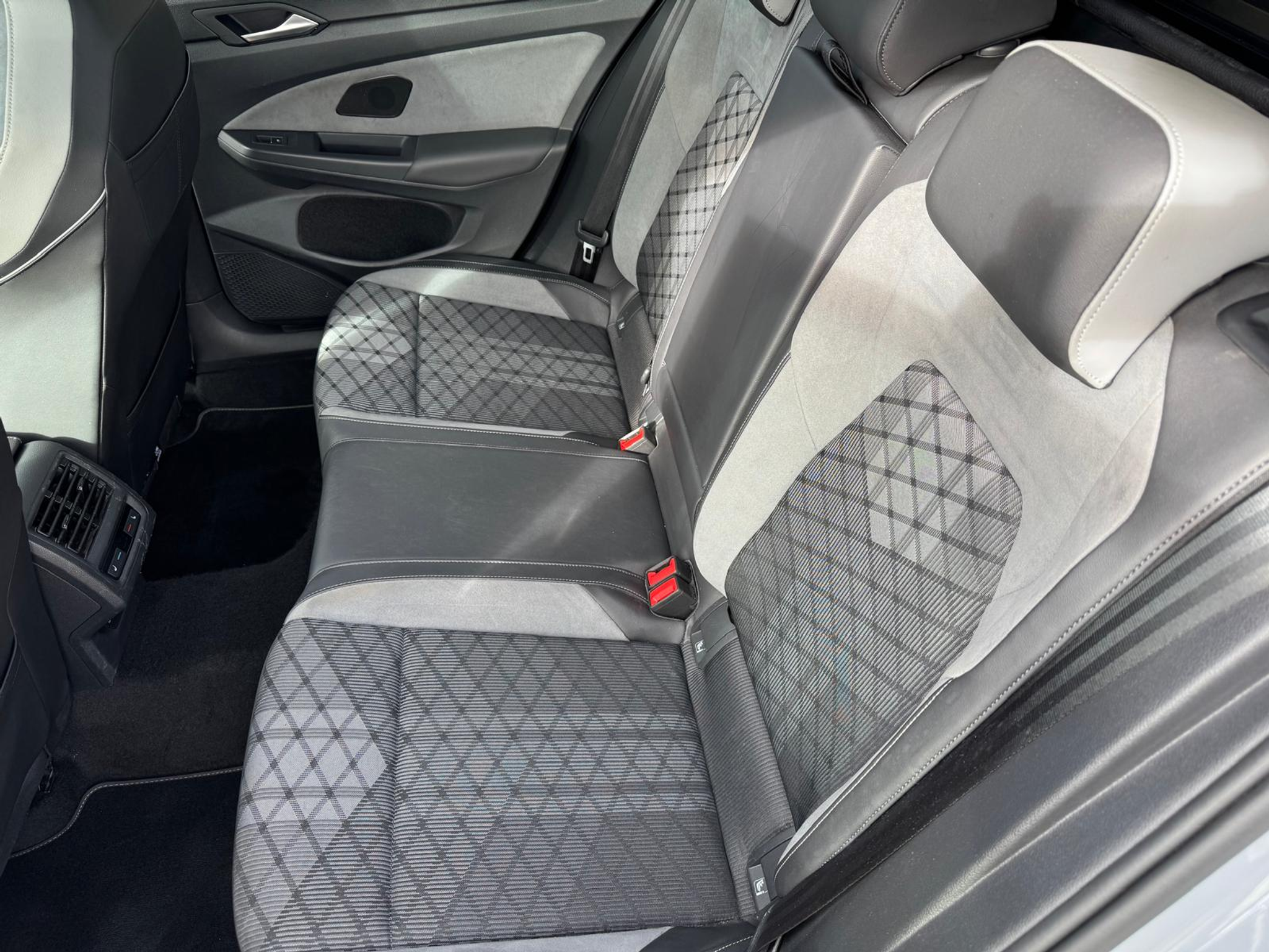 listing desktop thumbnail image 7