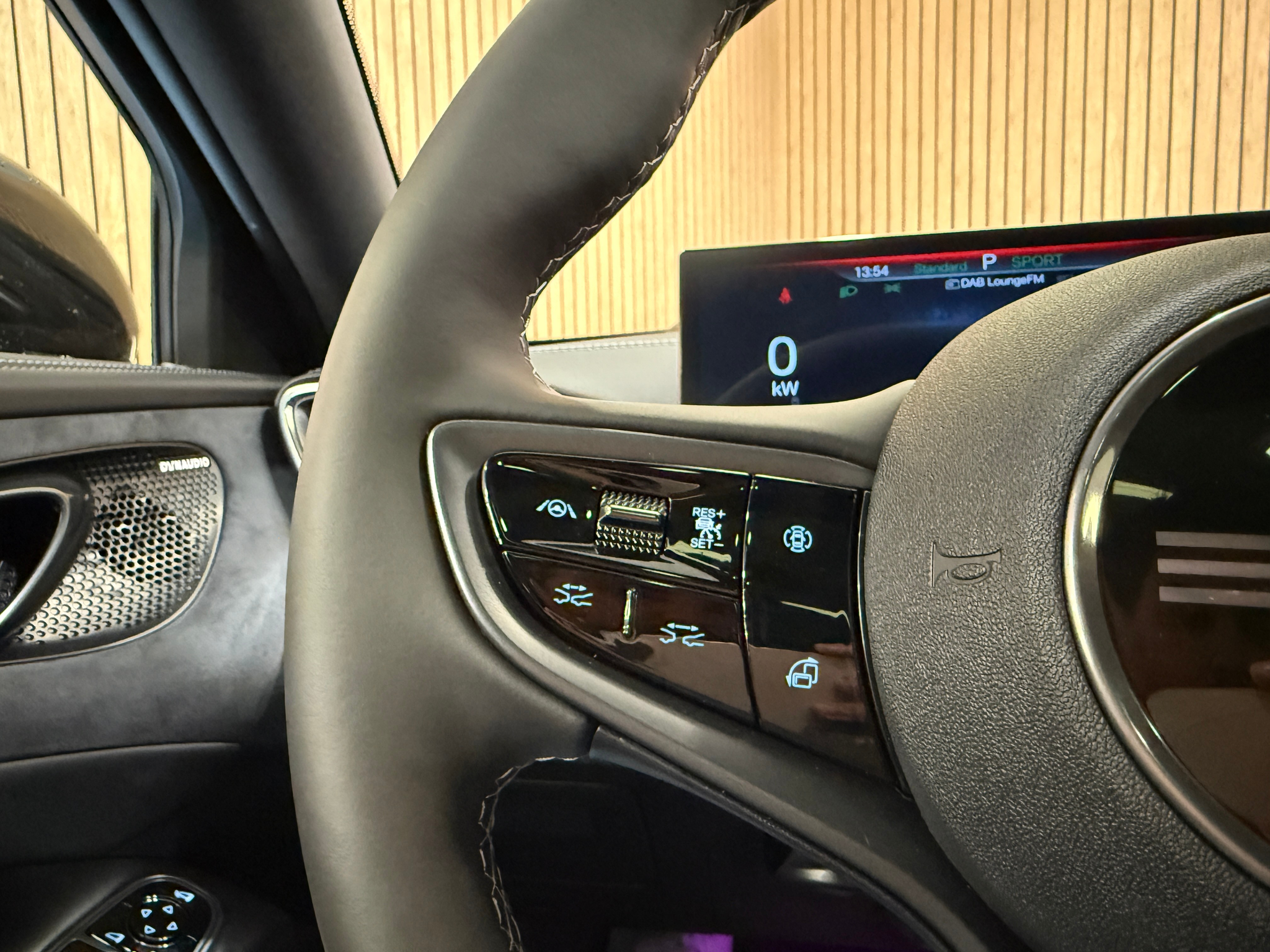 listing desktop thumbnail image 11