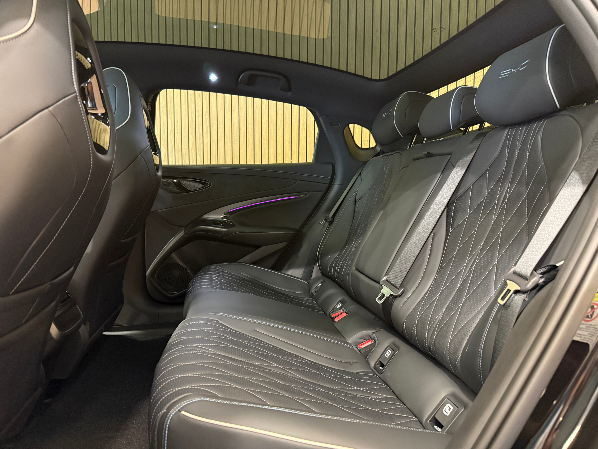 listing desktop thumbnail image 24