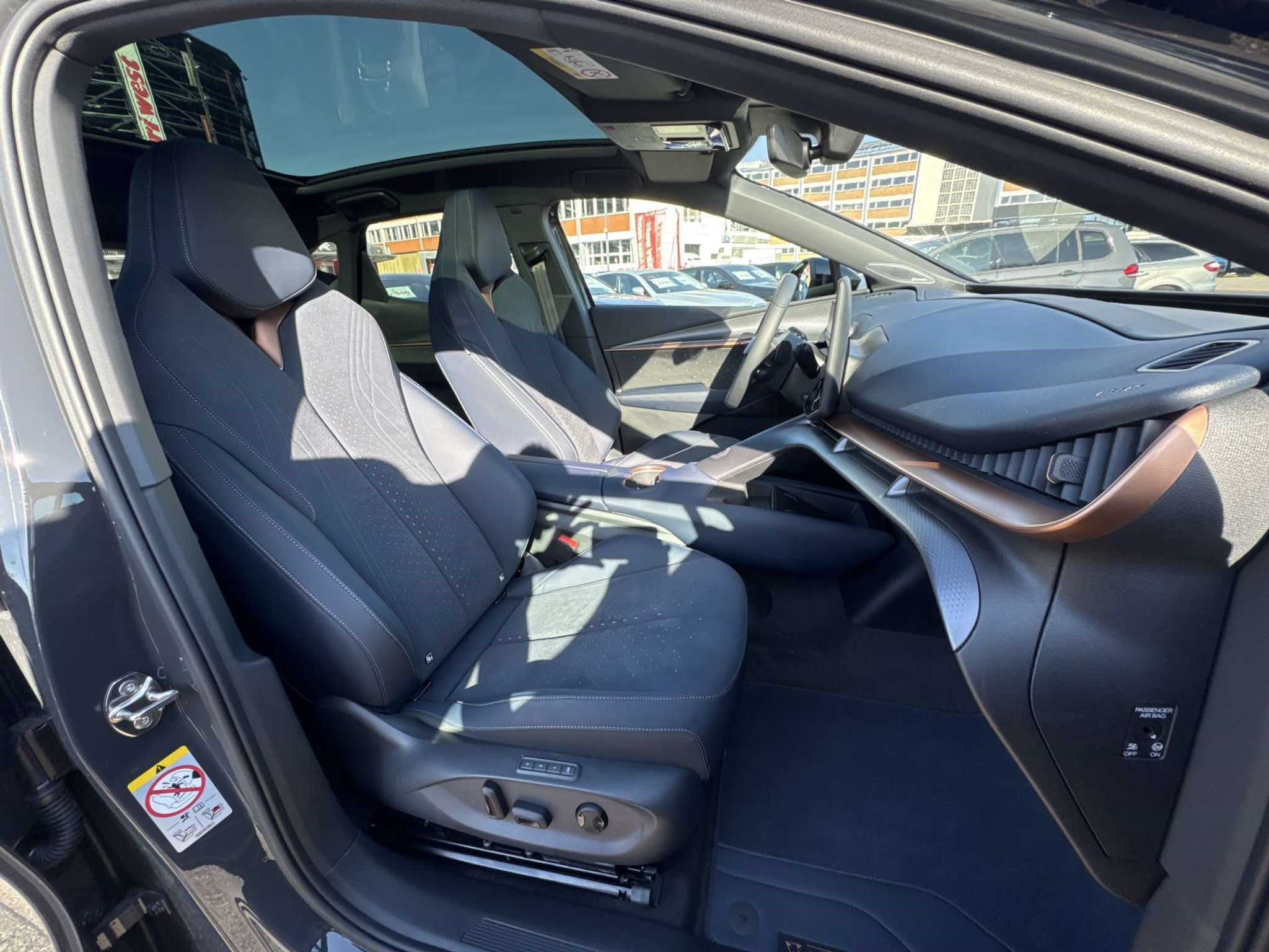 listing desktop thumbnail image 11