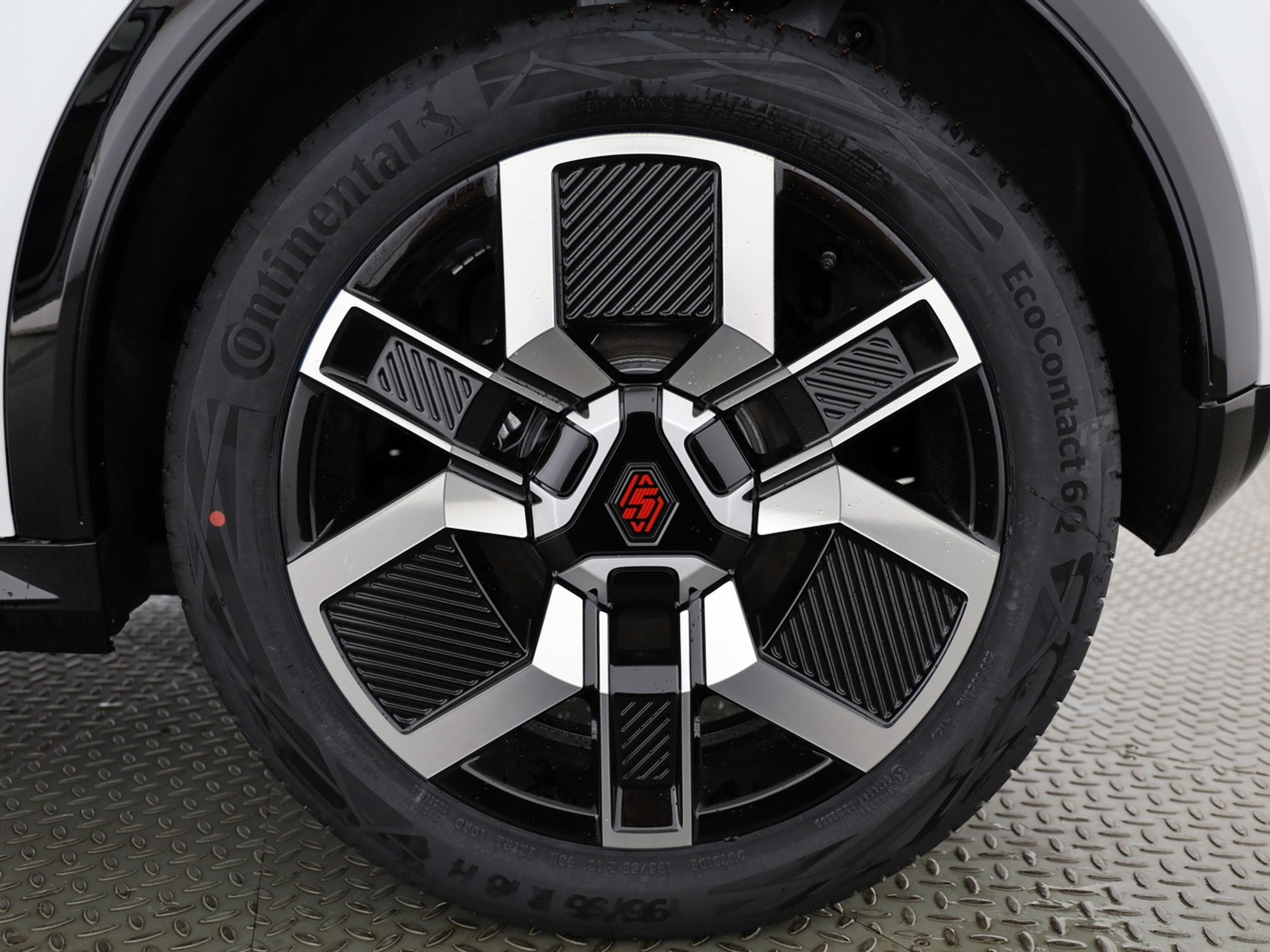 listing desktop thumbnail image 3