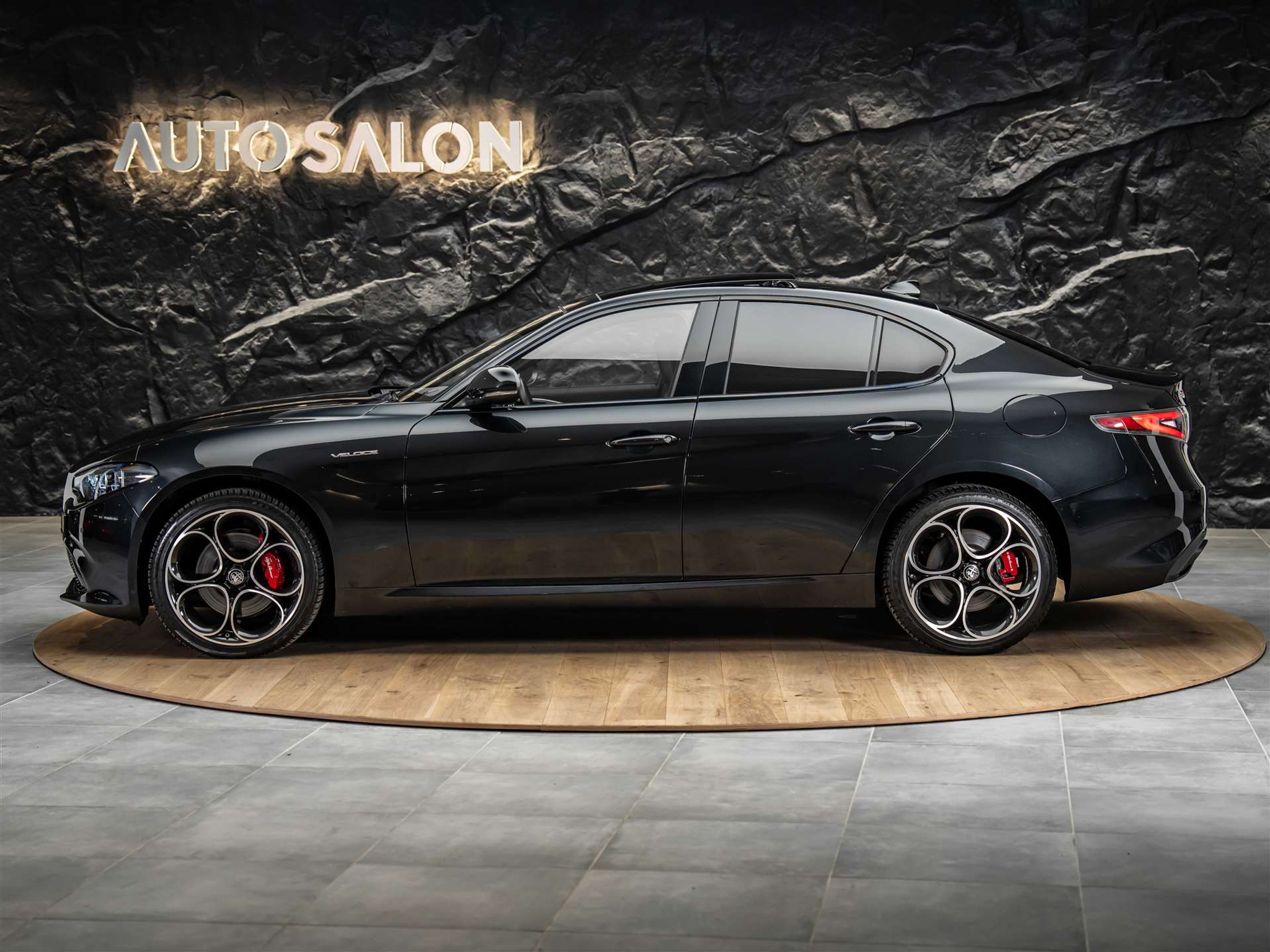 listing desktop thumbnail image 1