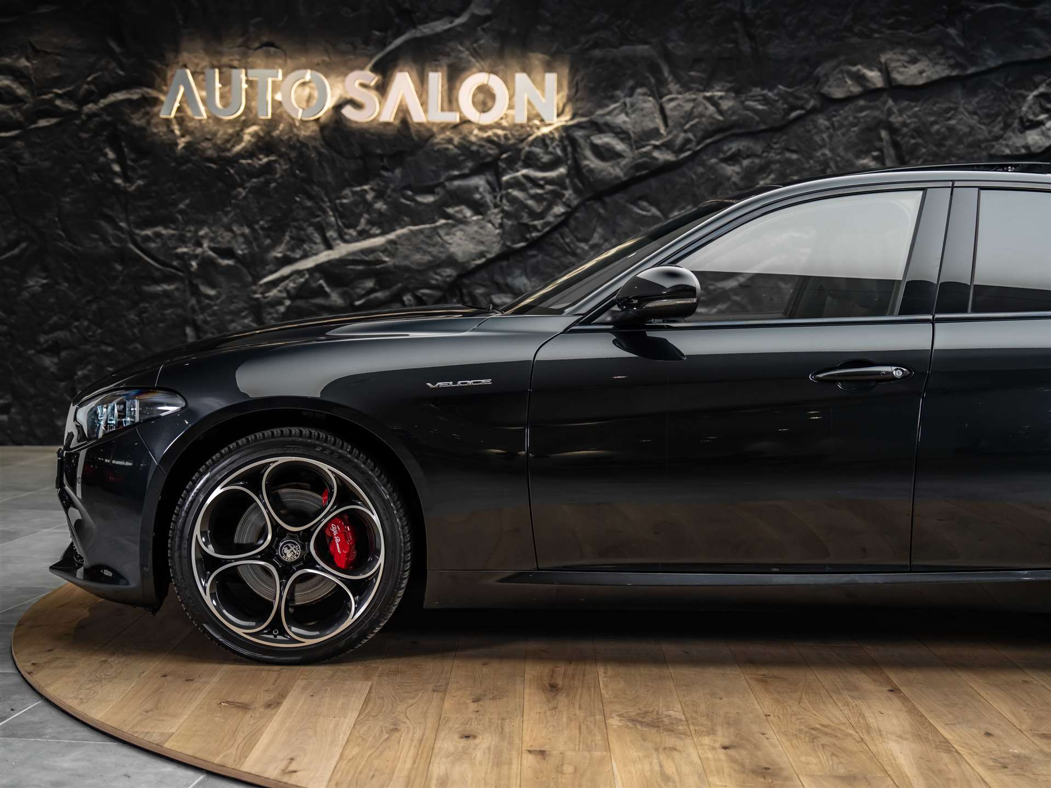 listing desktop thumbnail image 17