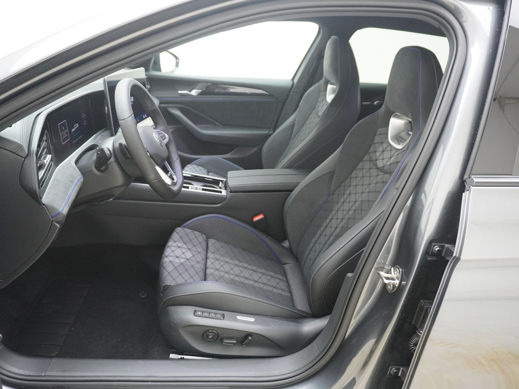 listing desktop thumbnail image 12