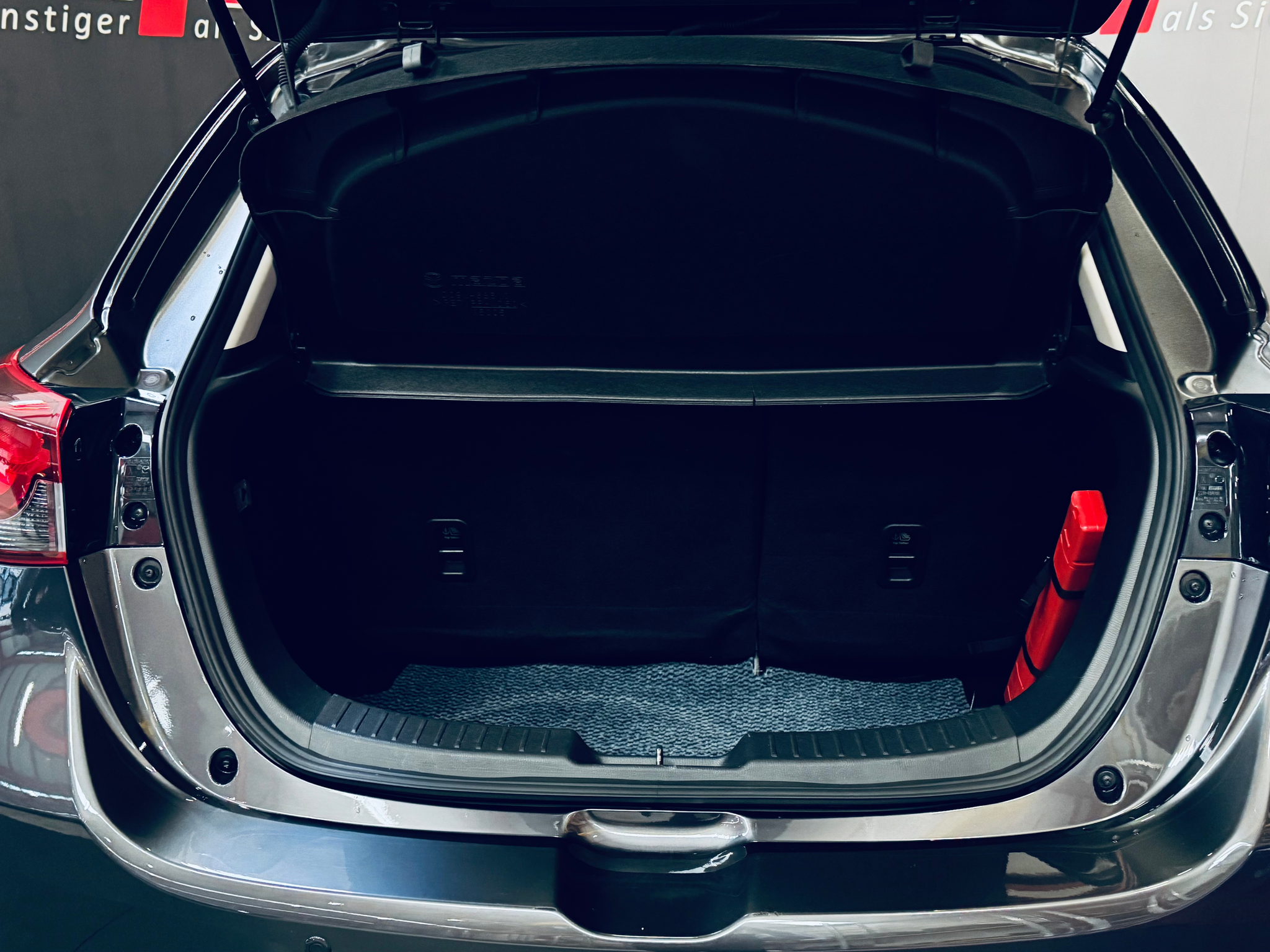 listing desktop thumbnail image 11