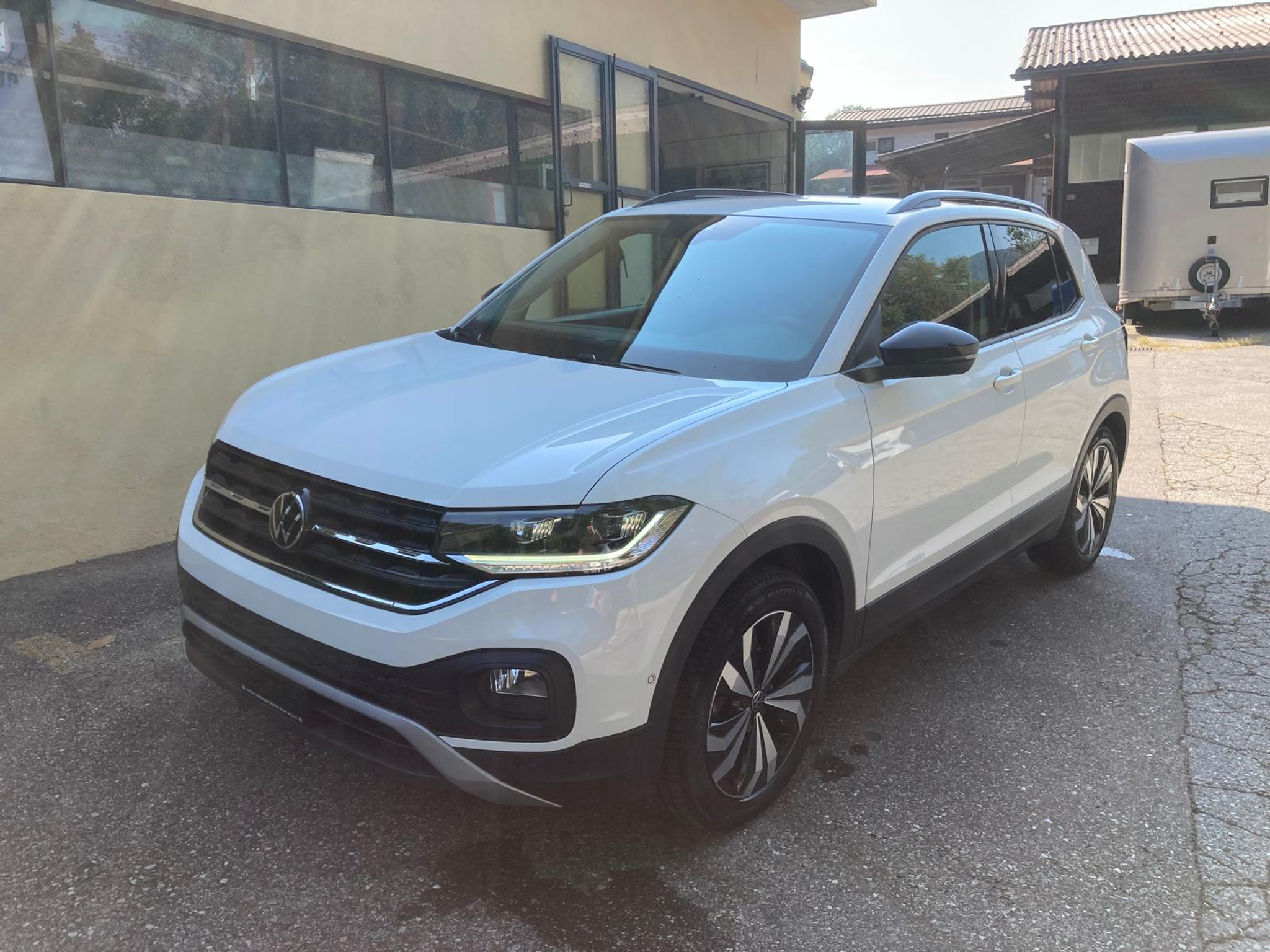 listing desktop thumbnail image 2