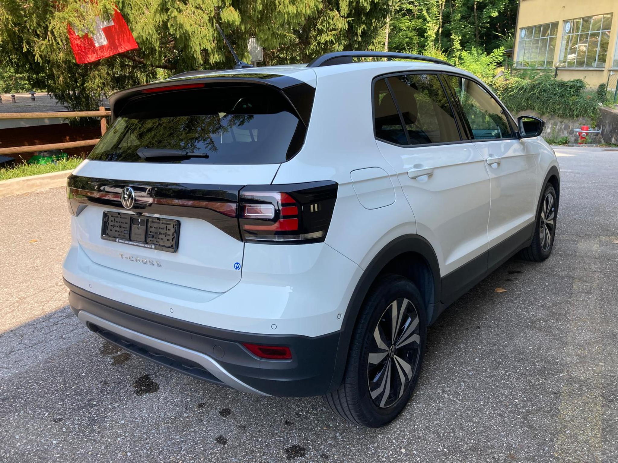 listing desktop thumbnail image 6