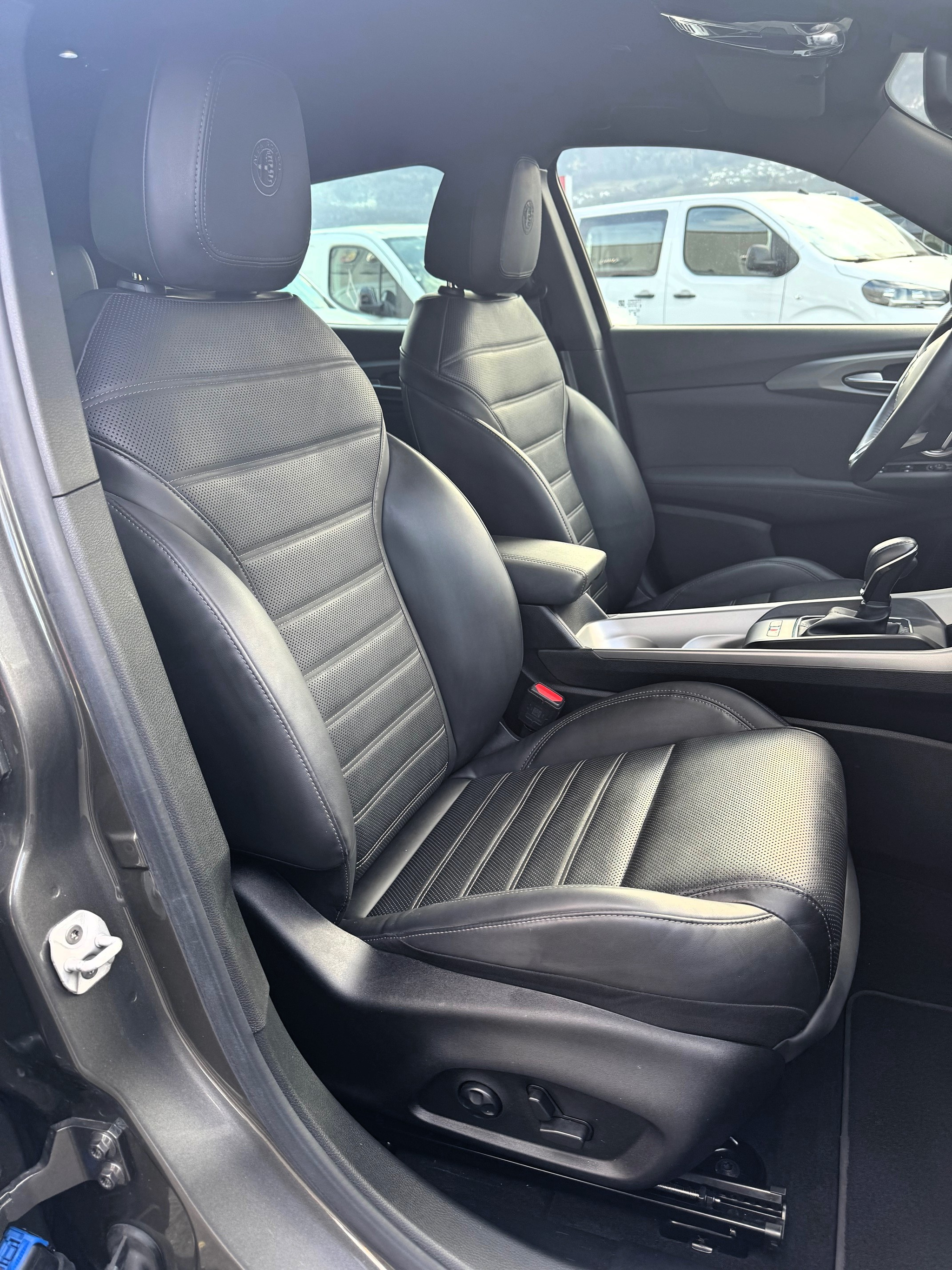 listing desktop thumbnail image 16