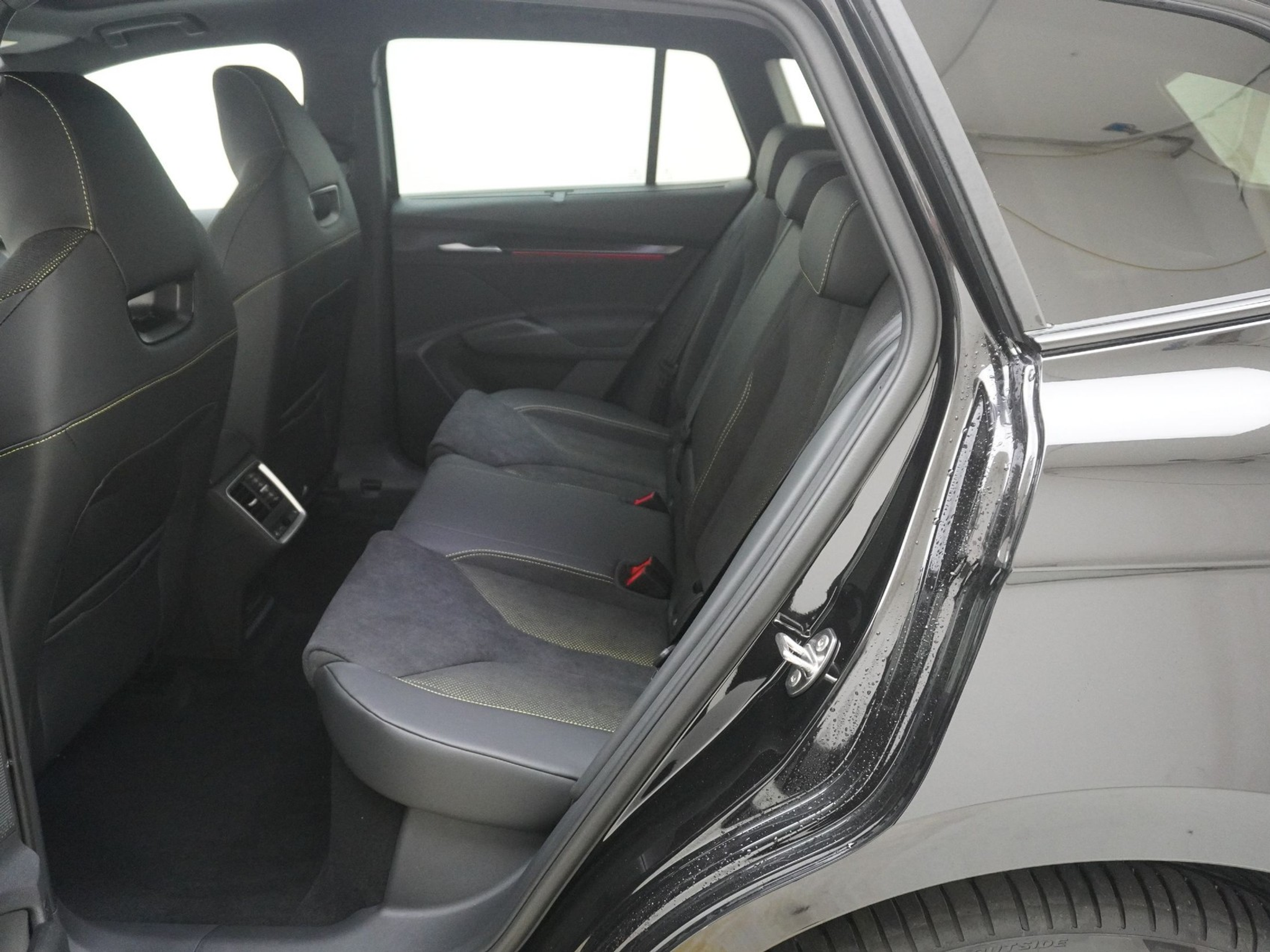 listing desktop thumbnail image 15