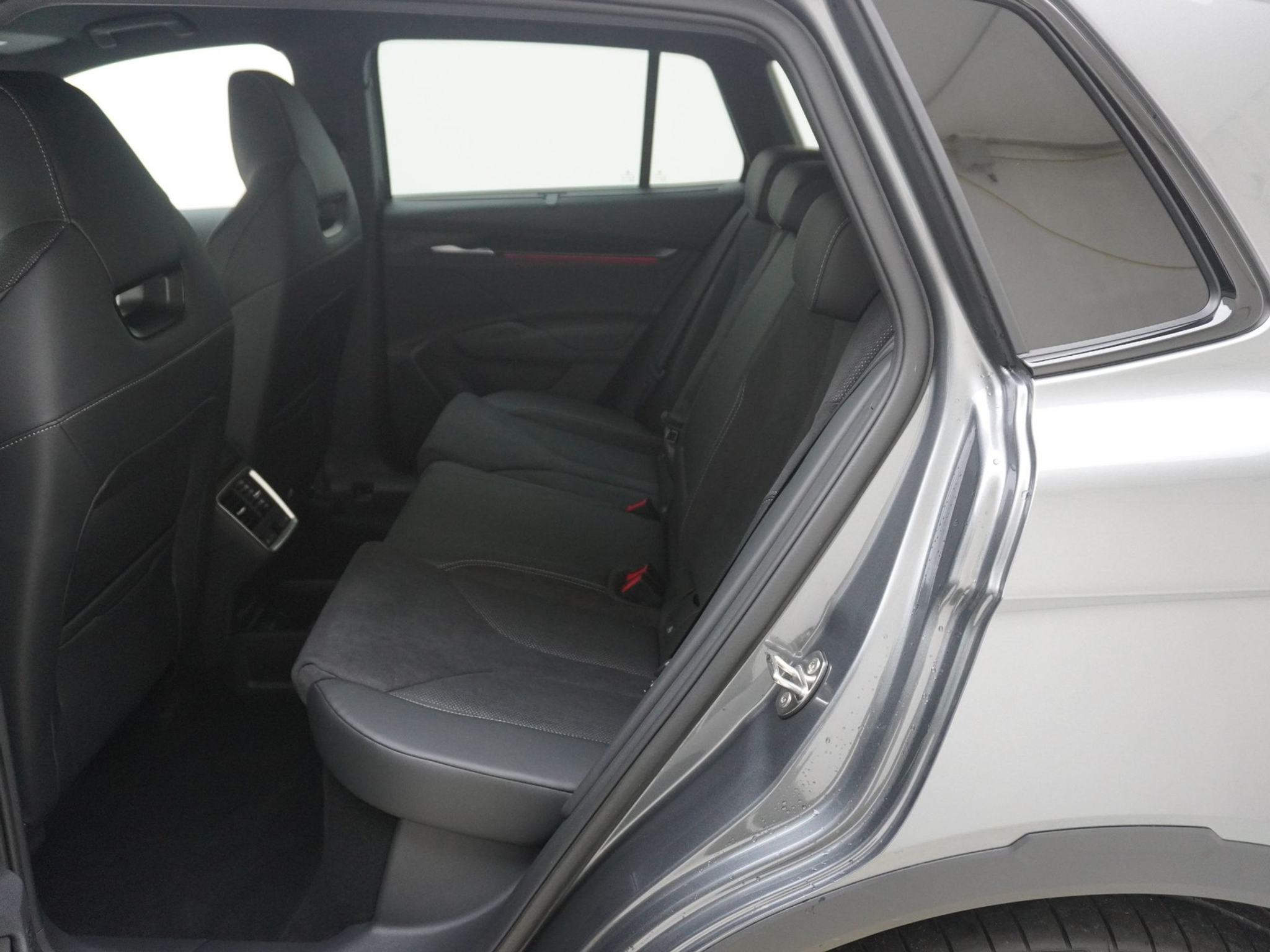 listing desktop thumbnail image 15